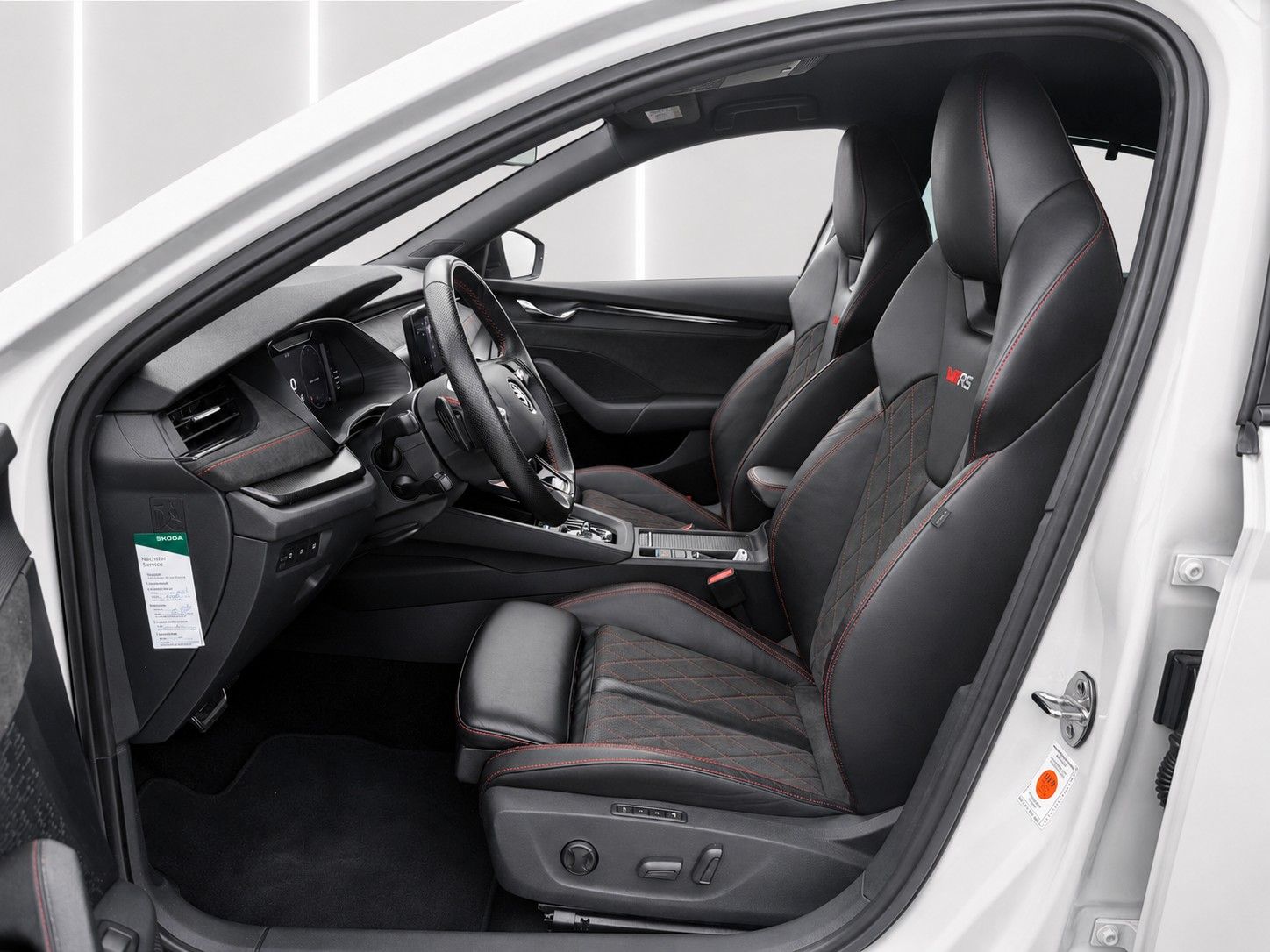 Fahrzeugabbildung SKODA Octavia 2.0 TDI DSG 4x4 RS *Mega-Ausstattung* - mit KI generiert/bearbeitet