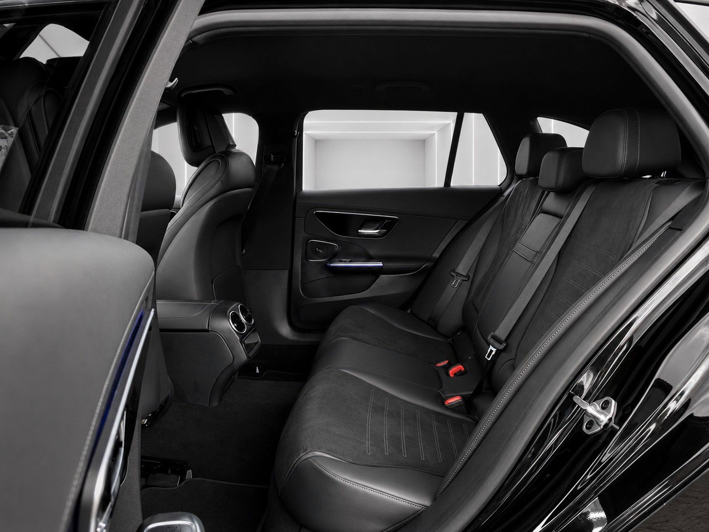 Fahrzeugabbildung Mercedes-Benz C 220 T d*9G Auto.* AMG Line* 59000 Km*MBUX*LED* - mit KI generiert/bearbeitet