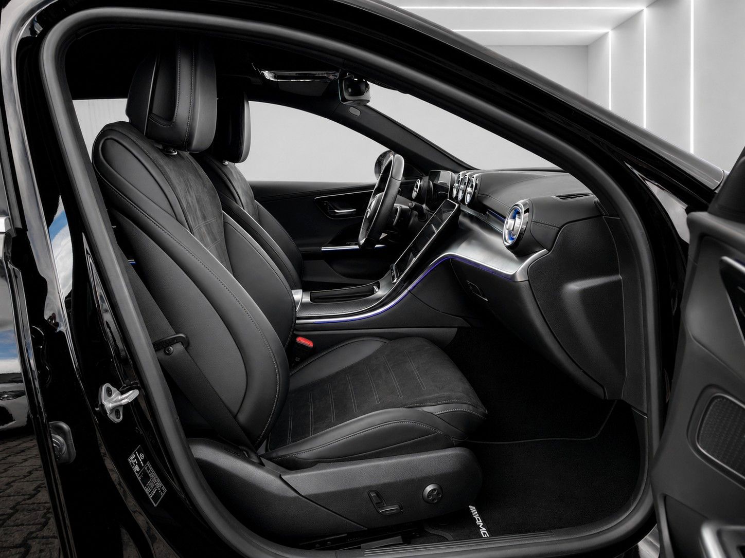 Fahrzeugabbildung Mercedes-Benz C 220 T d*9G Auto.* AMG Line* 59000 Km*MBUX*LED* - mit KI generiert/bearbeitet