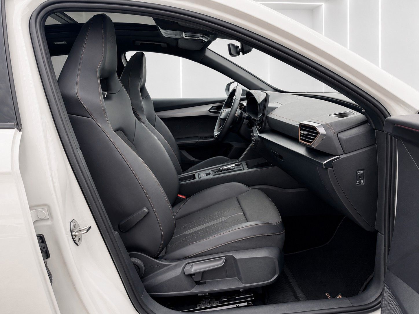 Fahrzeugabbildung CUPRA Formentor VZ 2.0TSI 4Drive DSG*Mega-Ausstattung* - mit KI generiert/bearbeitet