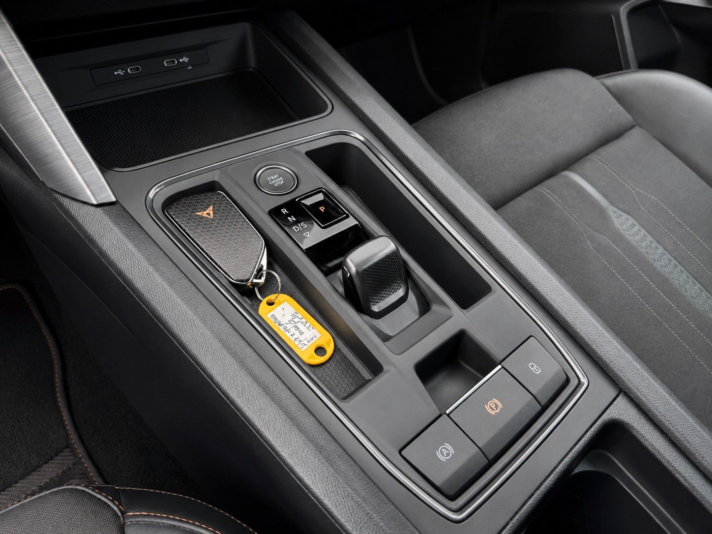 Fahrzeugabbildung CUPRA Formentor VZ 2.0TSI 4Drive DSG*Mega-Ausstattung* - mit KI generiert/bearbeitet