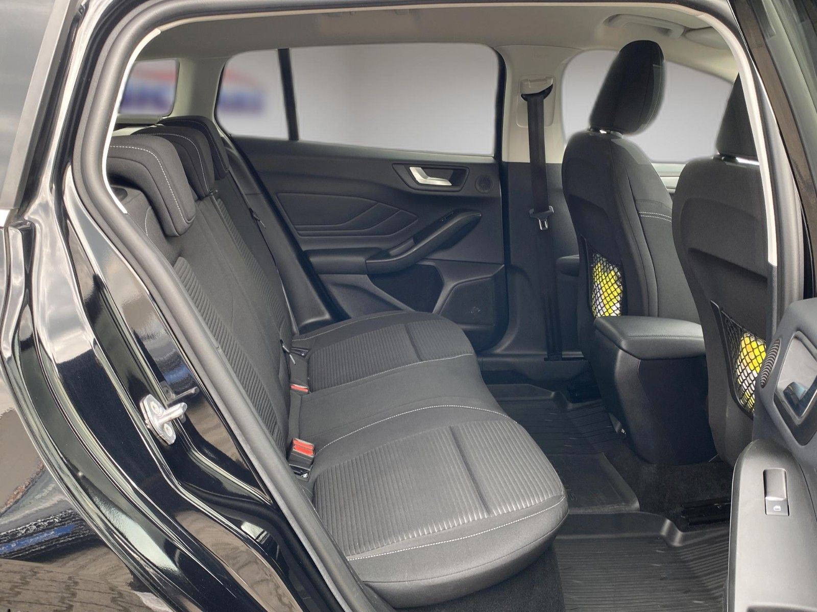 Fahrzeugabbildung Ford Focus Turnier 2.0 EcoBlue Aut. Titanium*B&O*AHK* - mit KI generiert/bearbeitet