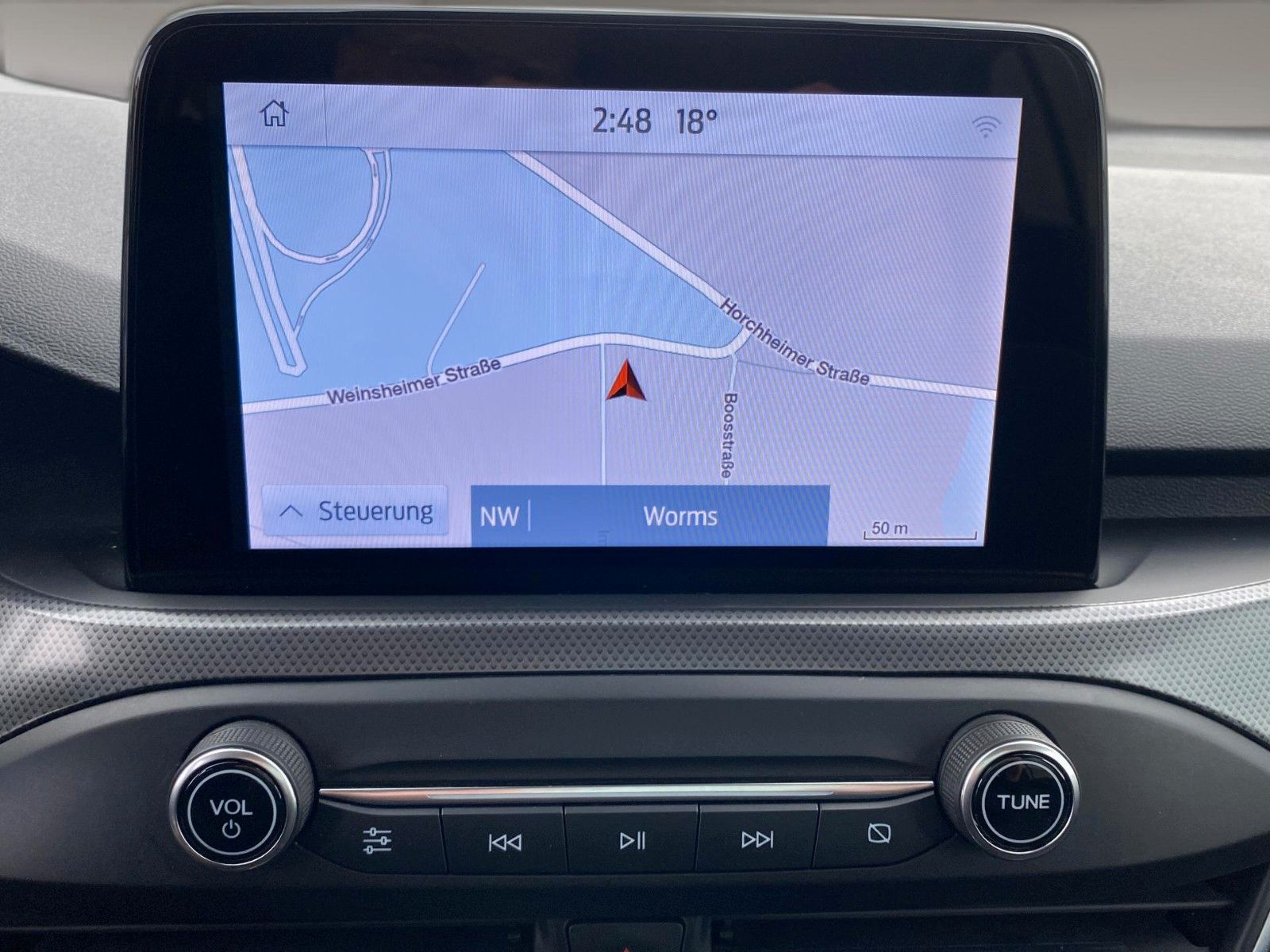 Fahrzeugabbildung Ford Focus Turnier 2.0 EcoBlue Aut. Titanium*B&O*AHK* - mit KI generiert/bearbeitet