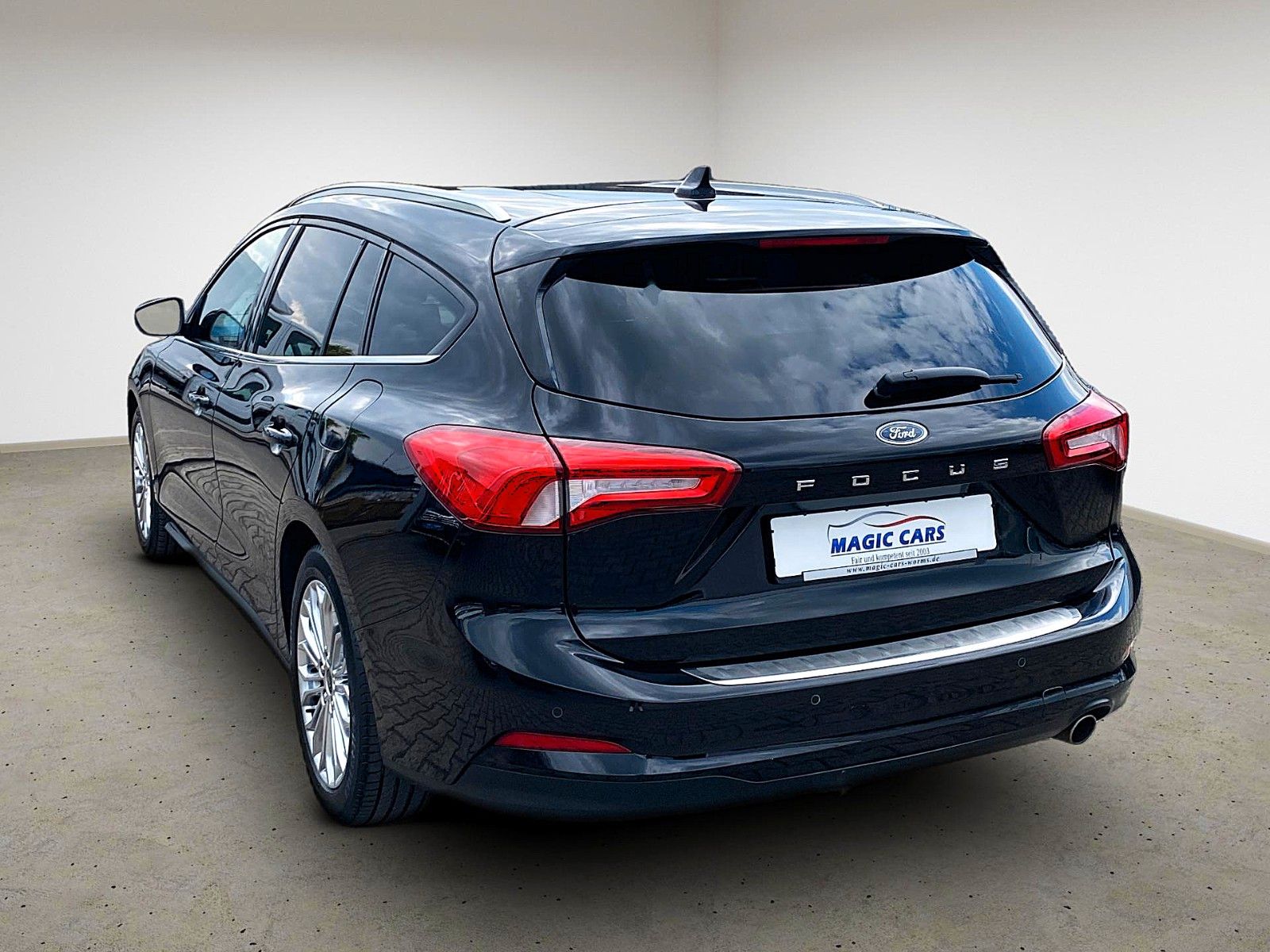 Fahrzeugabbildung Ford Focus Turnier 2.0 EcoBlue Aut. Titanium*B&O*AHK* - mit KI generiert/bearbeitet