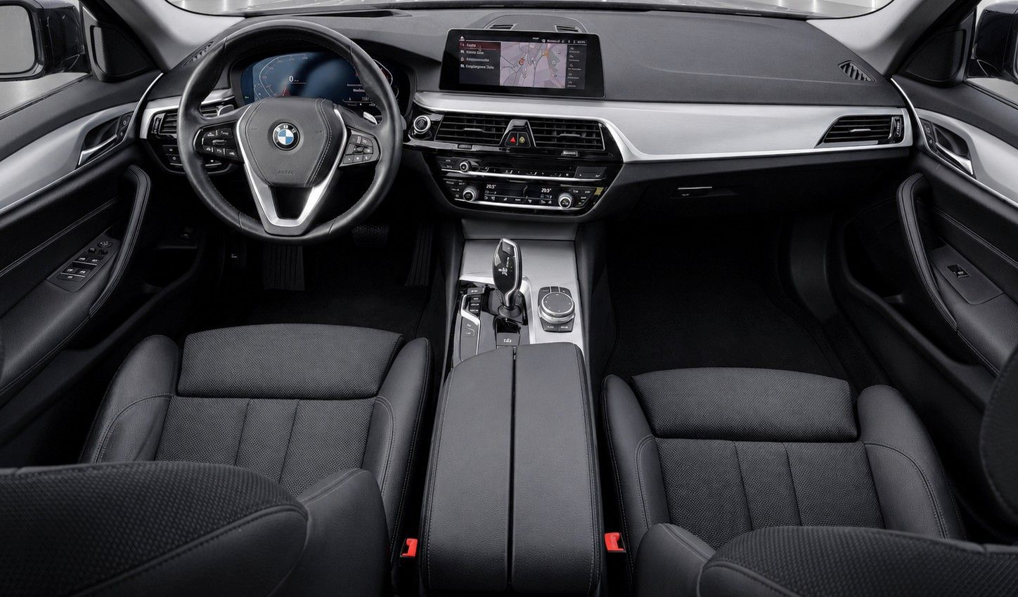 Fahrzeugabbildung BMW 520d Touring Aut. Sport Line*Stand*Pano*LED*AHK* - mit KI generiert/bearbeitet