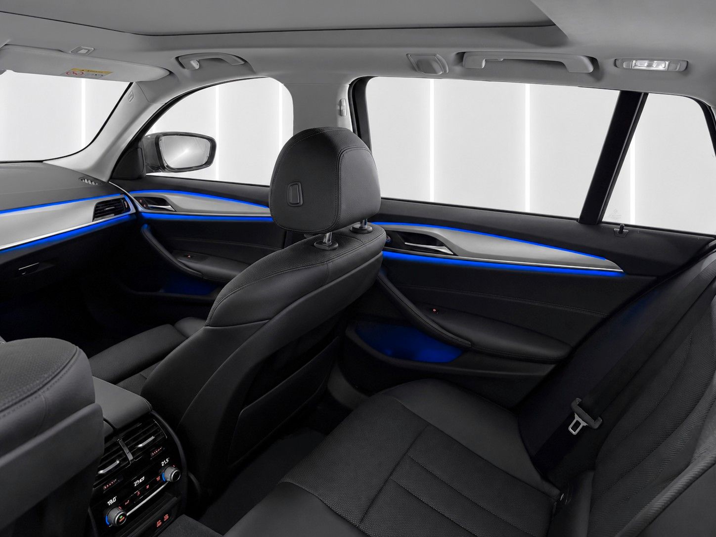 Fahrzeugabbildung BMW 520d Touring Aut. Sport Line*Stand*Pano*LED*AHK* - mit KI generiert/bearbeitet