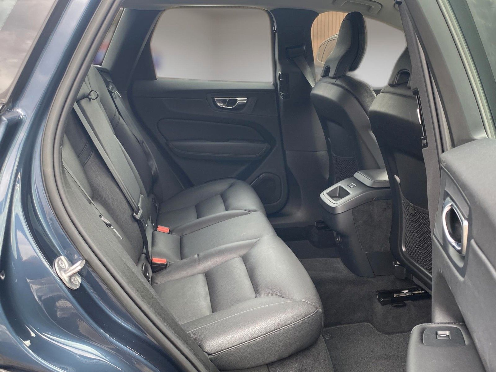 Fahrzeugabbildung Volvo XC60 B4 D AWD Plus Dark *Matrix*Stand*AHK* - mit KI generiert/bearbeitet