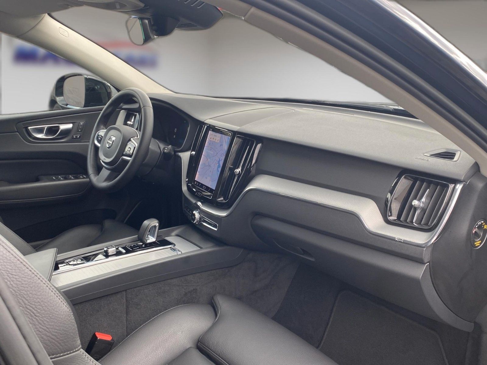 Fahrzeugabbildung Volvo XC60 B4 D AWD Plus Dark *Matrix*Stand*AHK* - mit KI generiert/bearbeitet