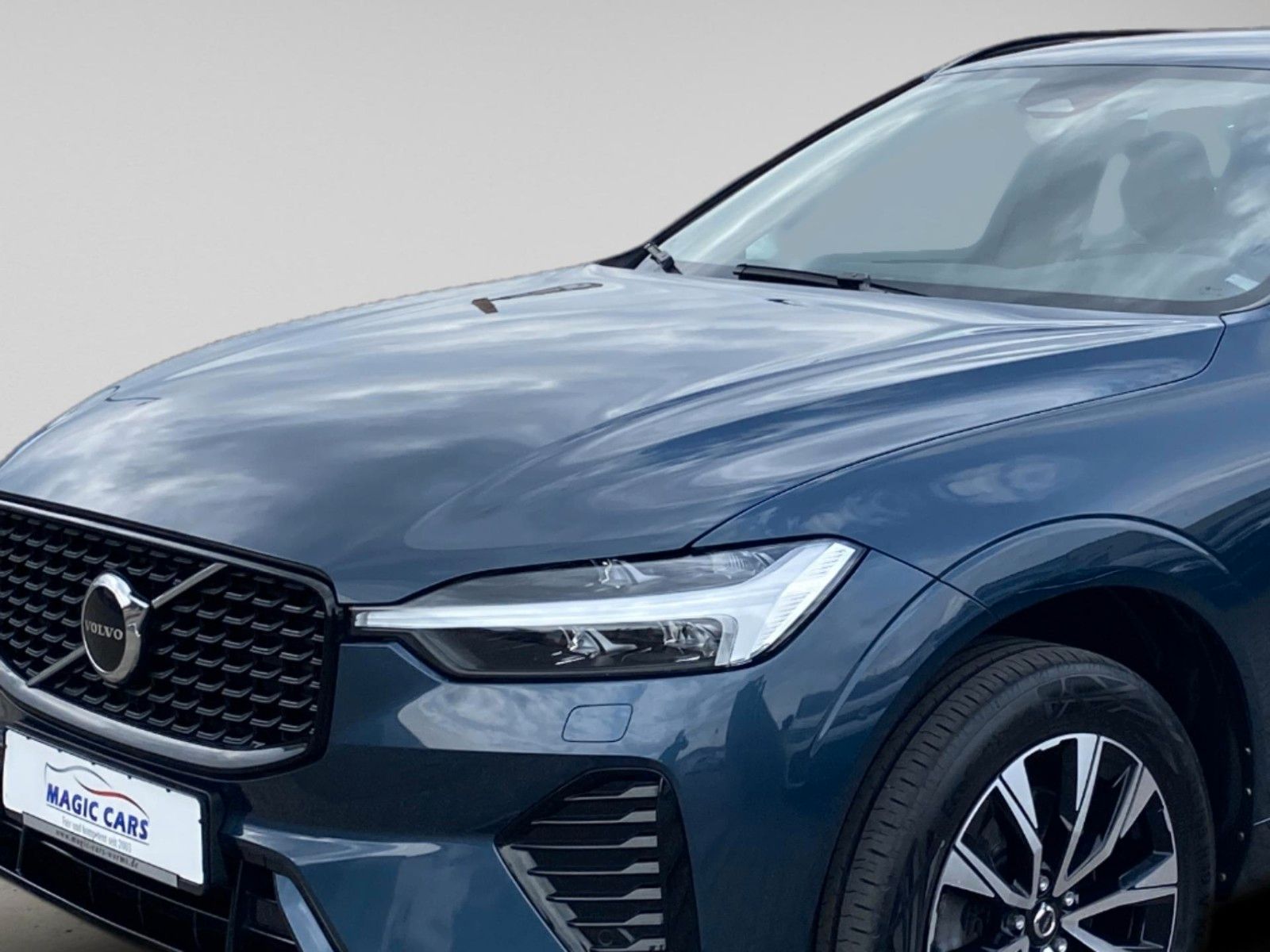 Fahrzeugabbildung Volvo XC60 B4 D AWD Plus Dark *Matrix*Stand*AHK* - mit KI generiert/bearbeitet
