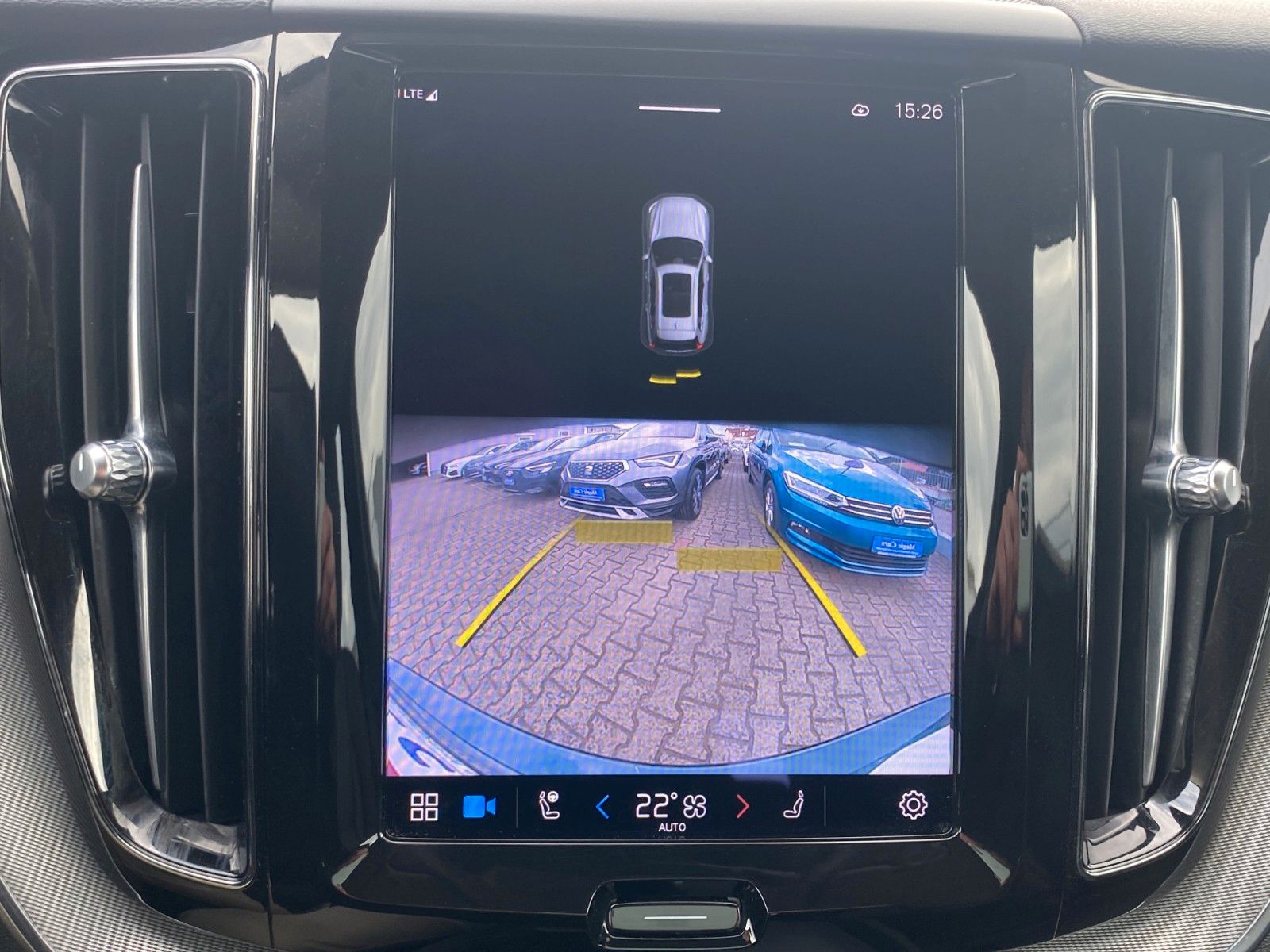 Fahrzeugabbildung Volvo XC60 B4 D AWD Plus Dark *Matrix*Stand*AHK* - mit KI generiert/bearbeitet