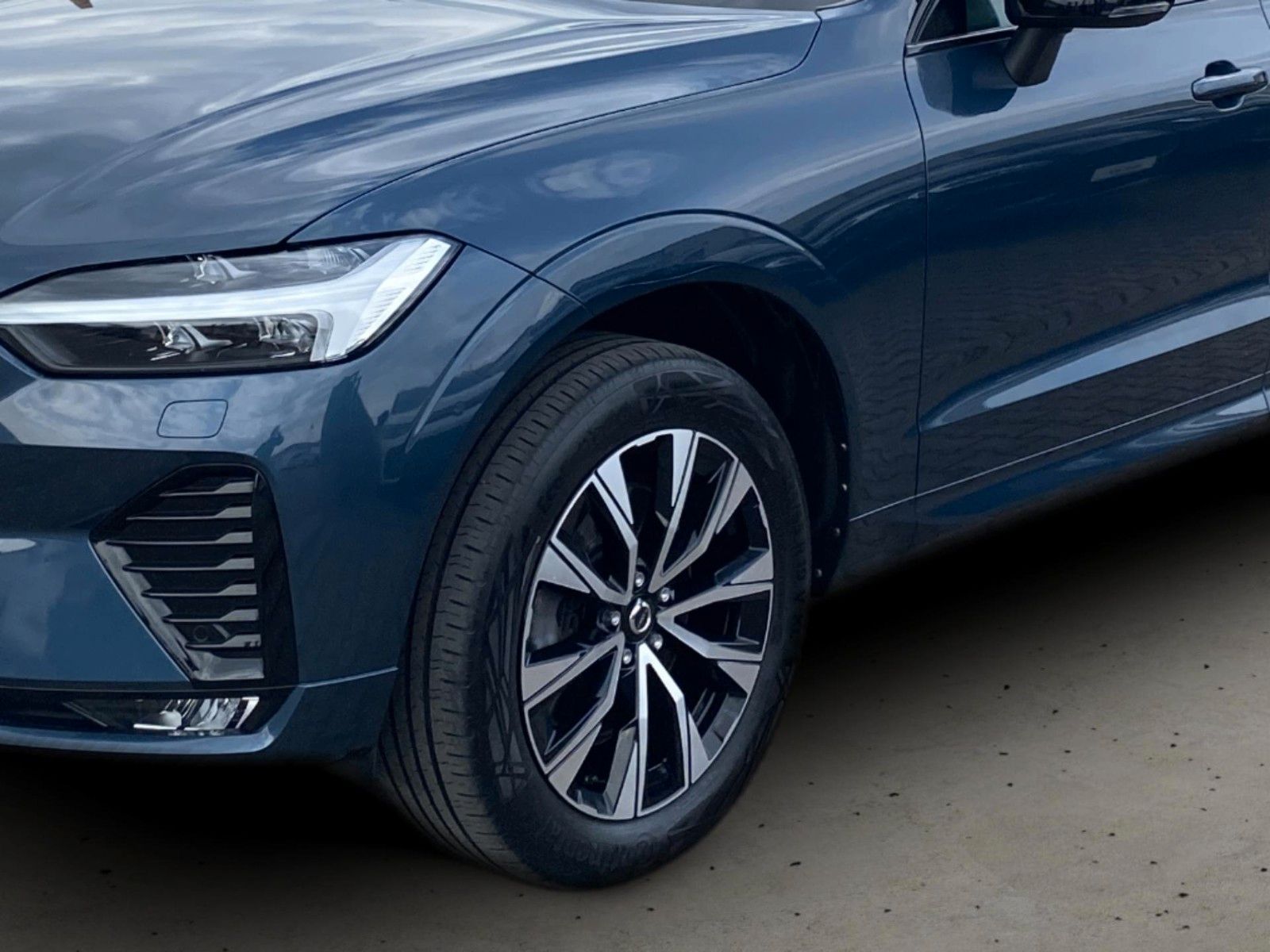 Fahrzeugabbildung Volvo XC60 B4 D AWD Plus Dark *Matrix*Stand*AHK* - mit KI generiert/bearbeitet