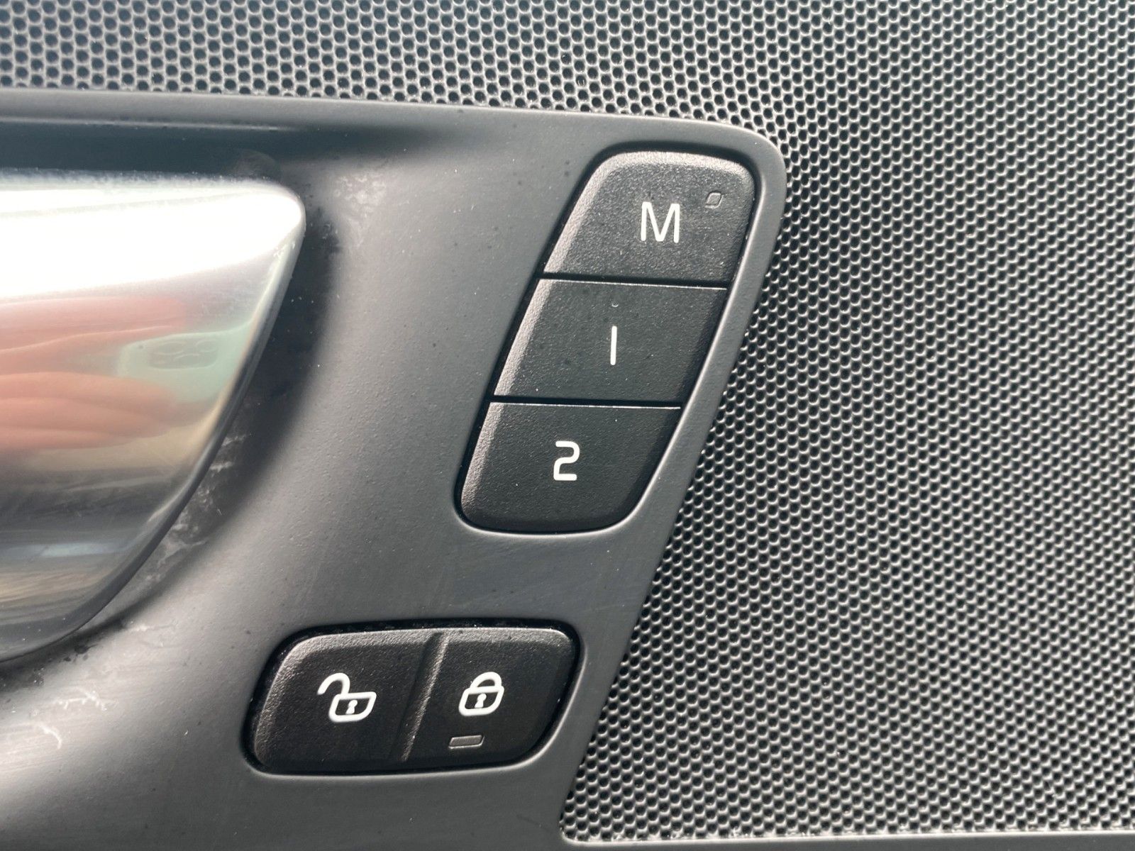 Fahrzeugabbildung Volvo XC60 B4 D AWD Plus Dark *Matrix*Stand*AHK* - mit KI generiert/bearbeitet