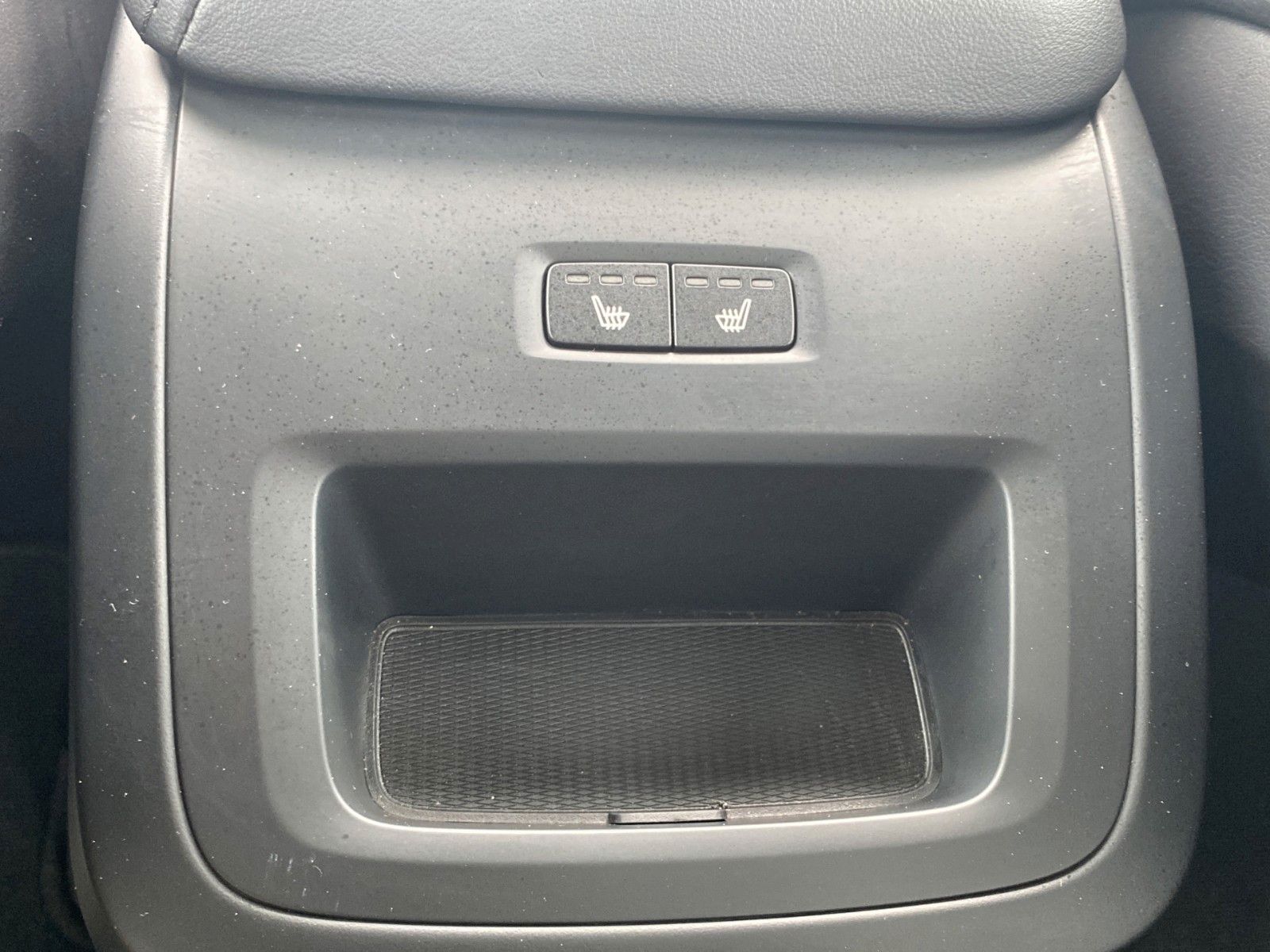 Fahrzeugabbildung Volvo XC60 B4 D AWD Plus Dark *Matrix*Stand*AHK* - mit KI generiert/bearbeitet