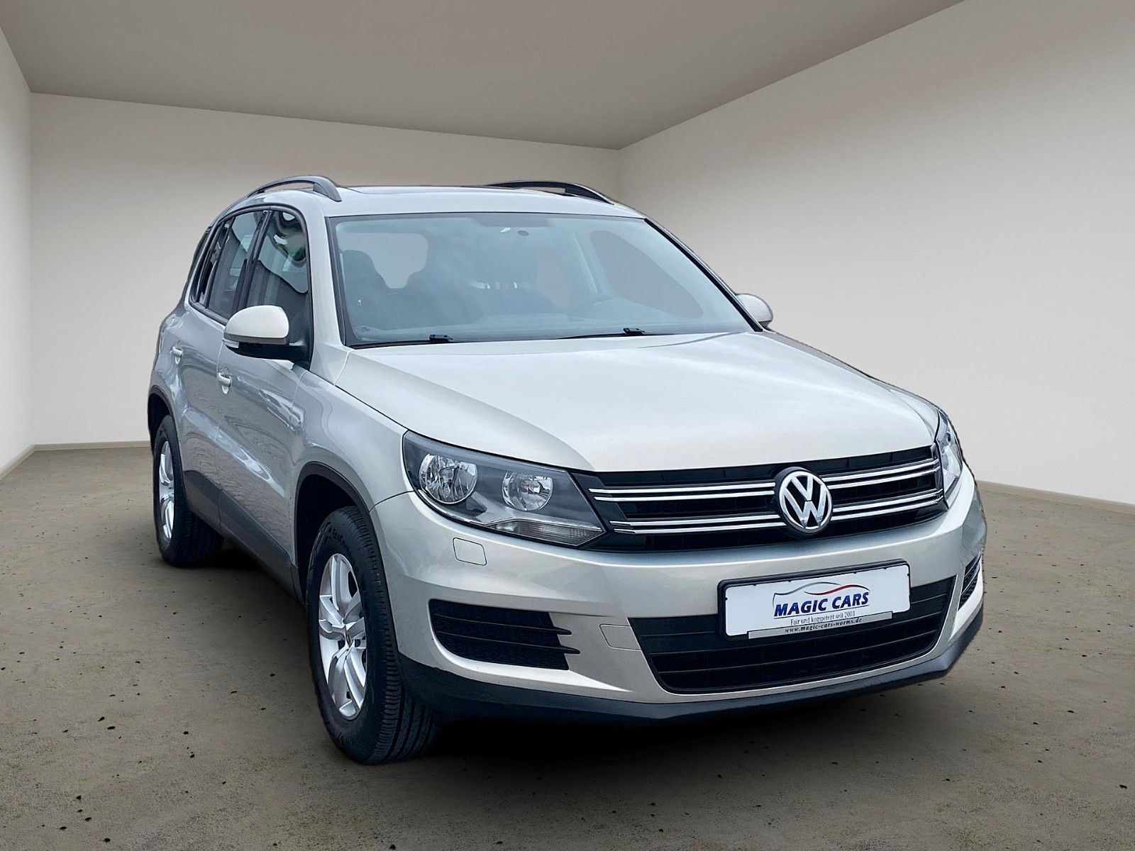 Fahrzeugabbildung Volkswagen Tiguan Trend & Fun BMT*Leder*Pano-Dach*AHK* - mit KI generiert/bearbeitet