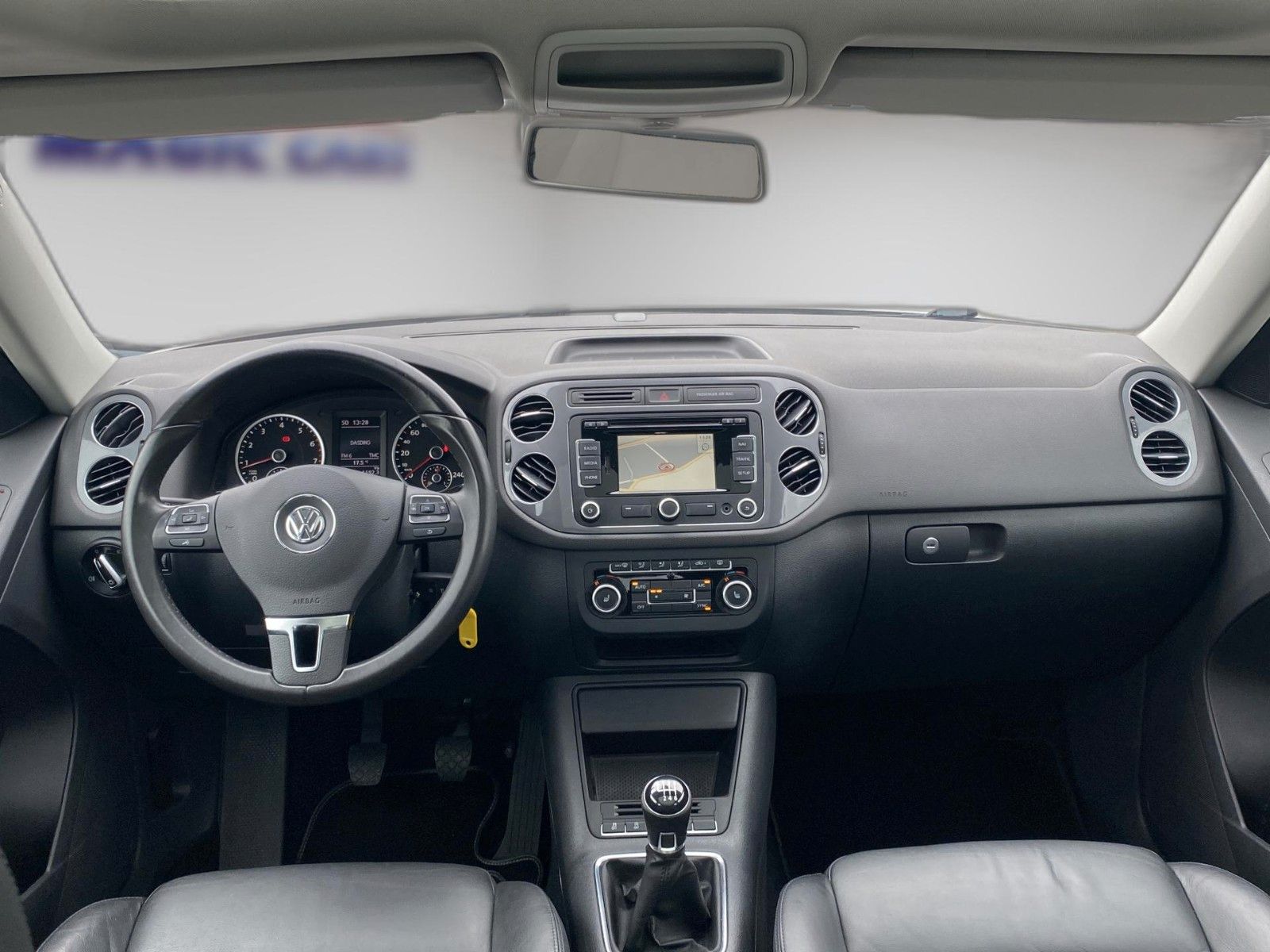 Fahrzeugabbildung Volkswagen Tiguan Trend & Fun BMT*Leder*Pano-Dach*AHK* - mit KI generiert/bearbeitet