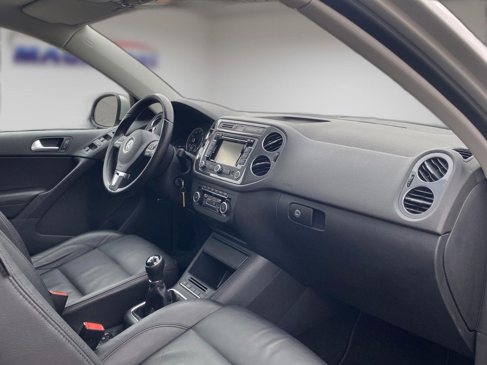 Fahrzeugabbildung Volkswagen Tiguan Trend & Fun BMT*Leder*Pano-Dach*AHK* - mit KI generiert/bearbeitet
