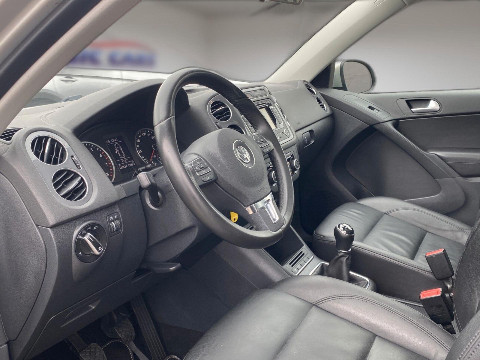Fahrzeugabbildung Volkswagen Tiguan Trend & Fun BMT*Leder*Pano-Dach*AHK* - mit KI generiert/bearbeitet