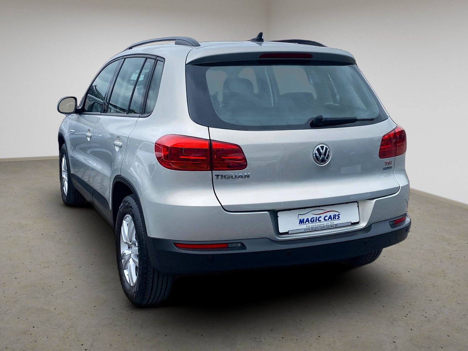Fahrzeugabbildung Volkswagen Tiguan Trend & Fun BMT*Leder*Pano-Dach*AHK* - mit KI generiert/bearbeitet
