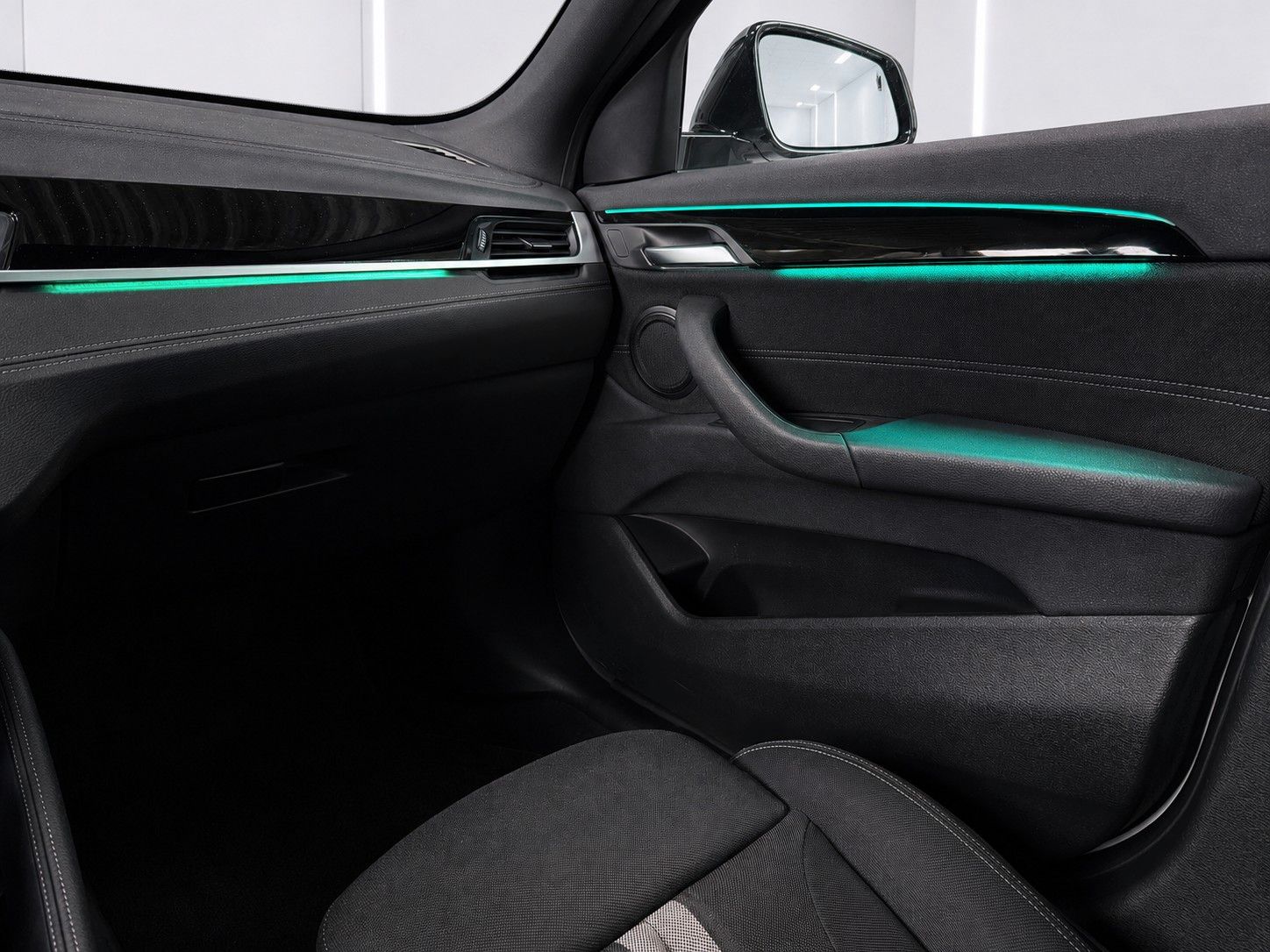 Fahrzeugabbildung BMW X2 xDrive 25 d Advantage Plus*AHK*LED*Head-Up* - mit KI generiert/bearbeitet