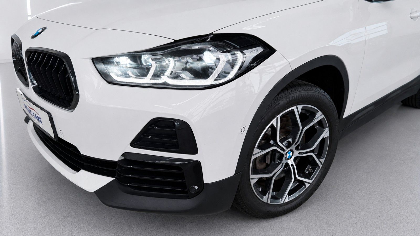 Fahrzeugabbildung BMW X2 xDrive 25 d Advantage Plus*AHK*LED*Head-Up* - mit KI generiert/bearbeitet