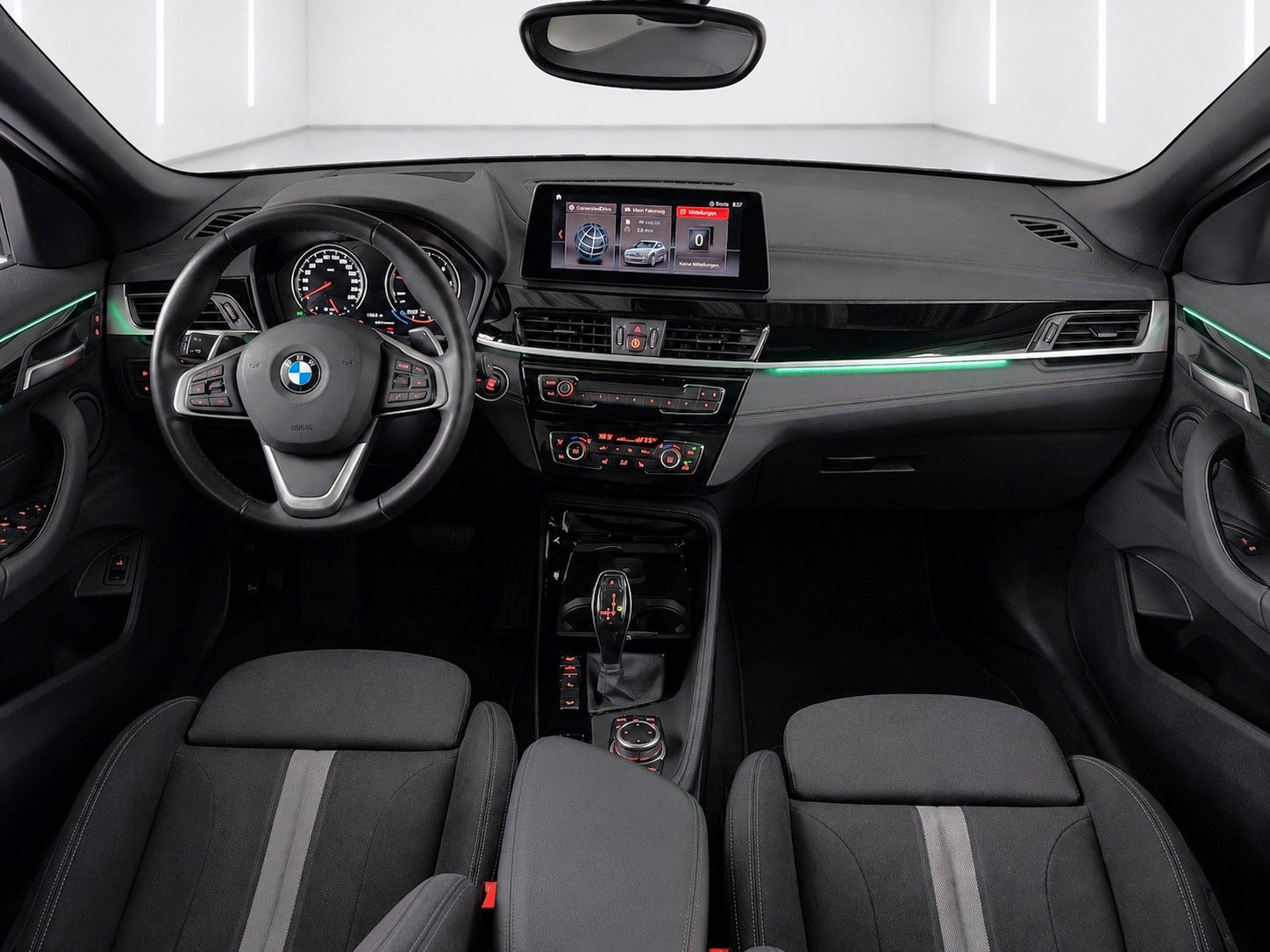 Fahrzeugabbildung BMW X2 xDrive 25 d Advantage Plus*AHK*LED*Head-Up* - mit KI generiert/bearbeitet