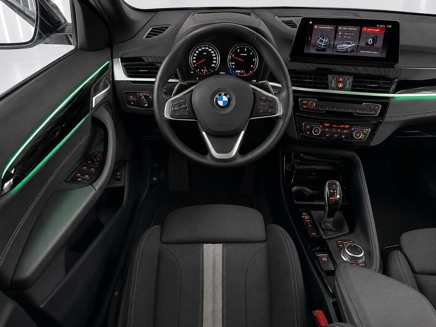 Fahrzeugabbildung BMW X2 xDrive 25 d Advantage Plus*AHK*LED*Head-Up* - mit KI generiert/bearbeitet