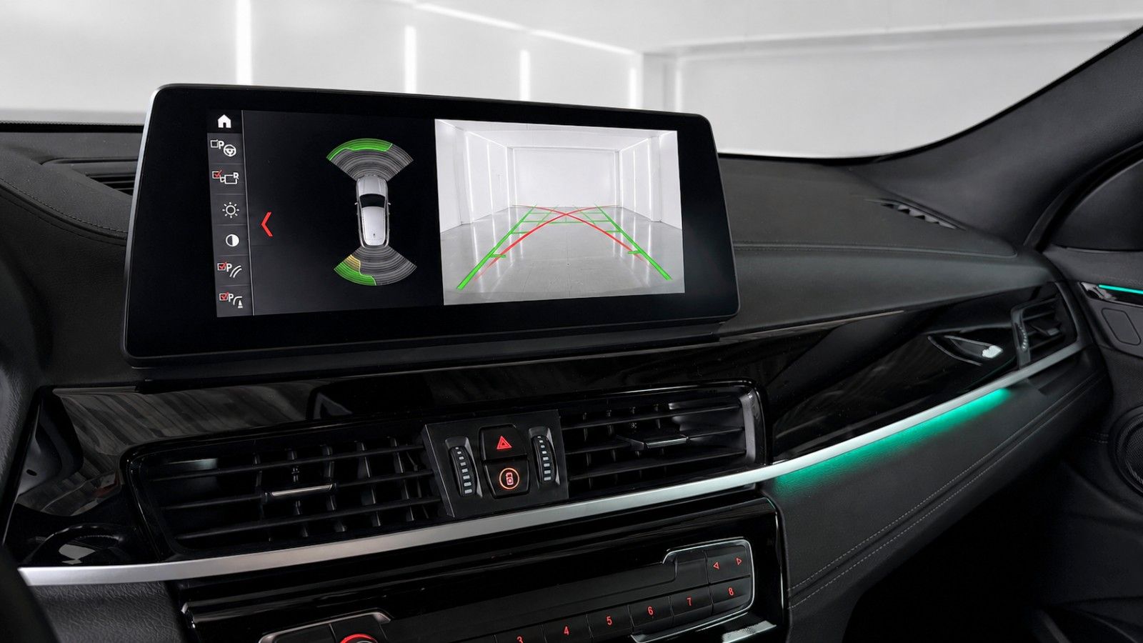Fahrzeugabbildung BMW X2 xDrive 25 d Advantage Plus*AHK*LED*Head-Up* - mit KI generiert/bearbeitet