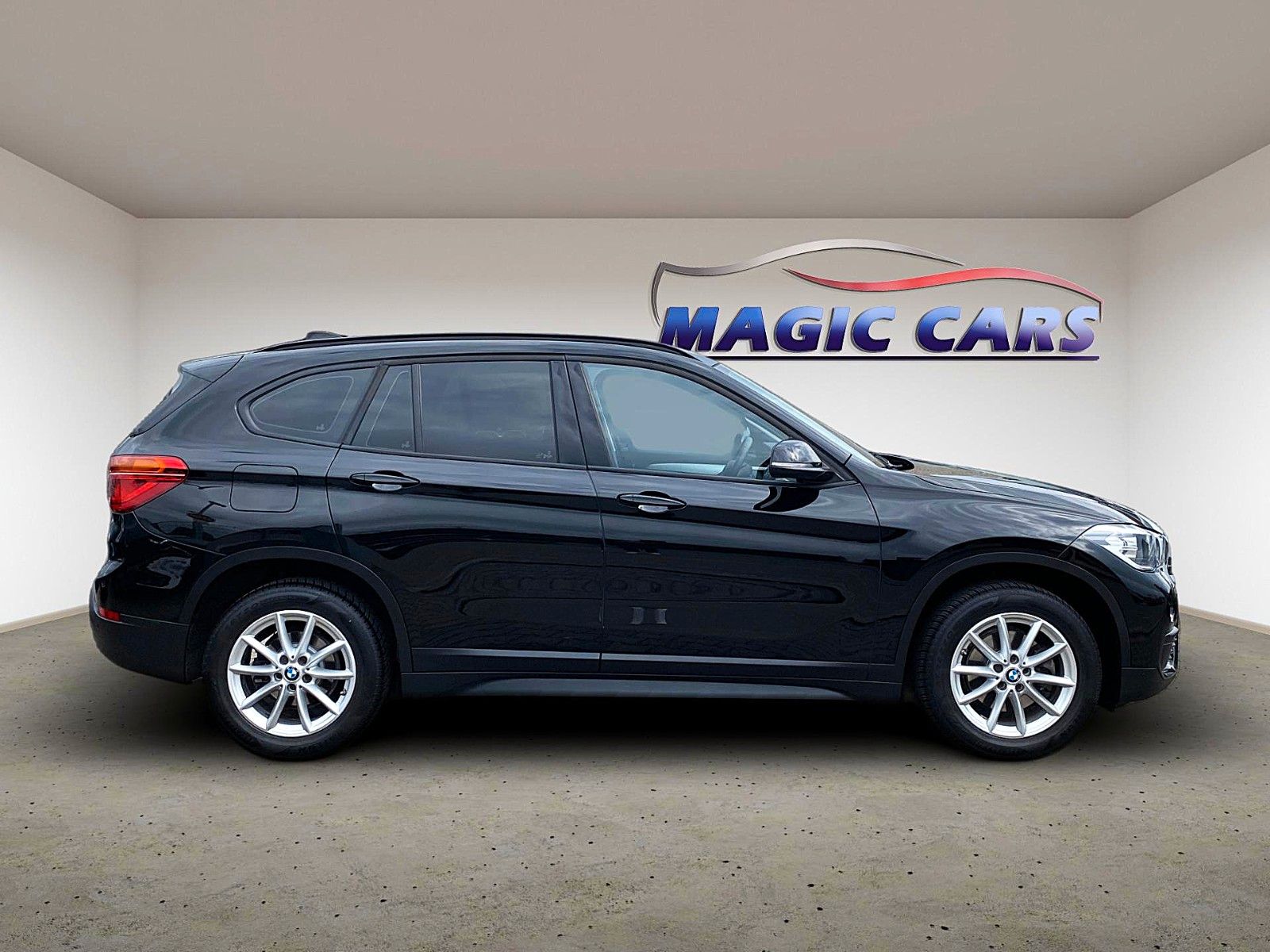 Fahrzeugabbildung BMW X1 sDrive18i Aut. Advantage *Navi*PDC*SHZ* - mit KI generiert/bearbeitet