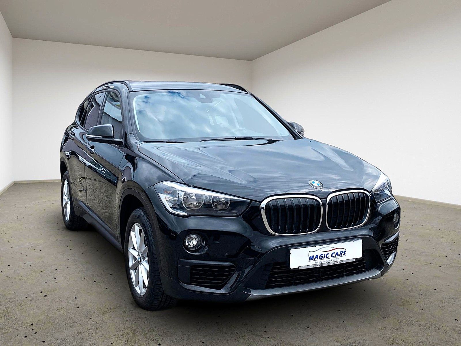 Fahrzeugabbildung BMW X1 sDrive18i Aut. Advantage *Navi*PDC*SHZ* - mit KI generiert/bearbeitet