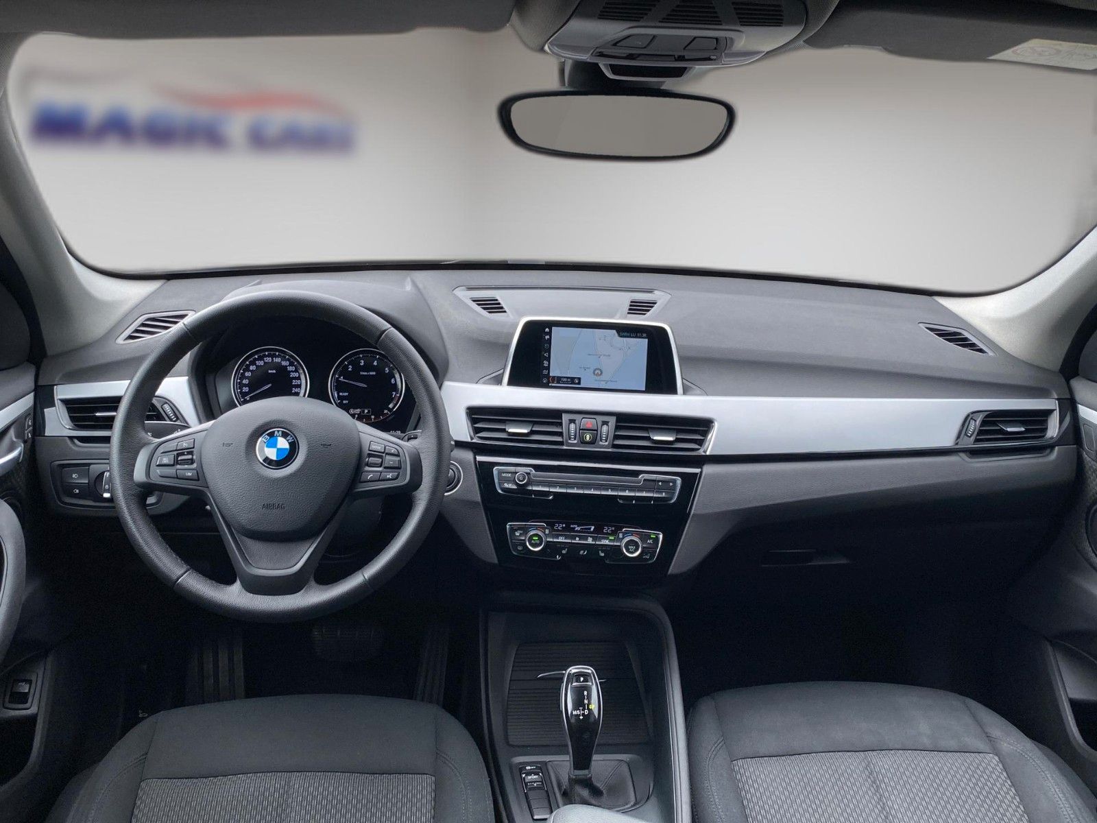 Fahrzeugabbildung BMW X1 sDrive18i Aut. Advantage *Navi*PDC*SHZ* - mit KI generiert/bearbeitet