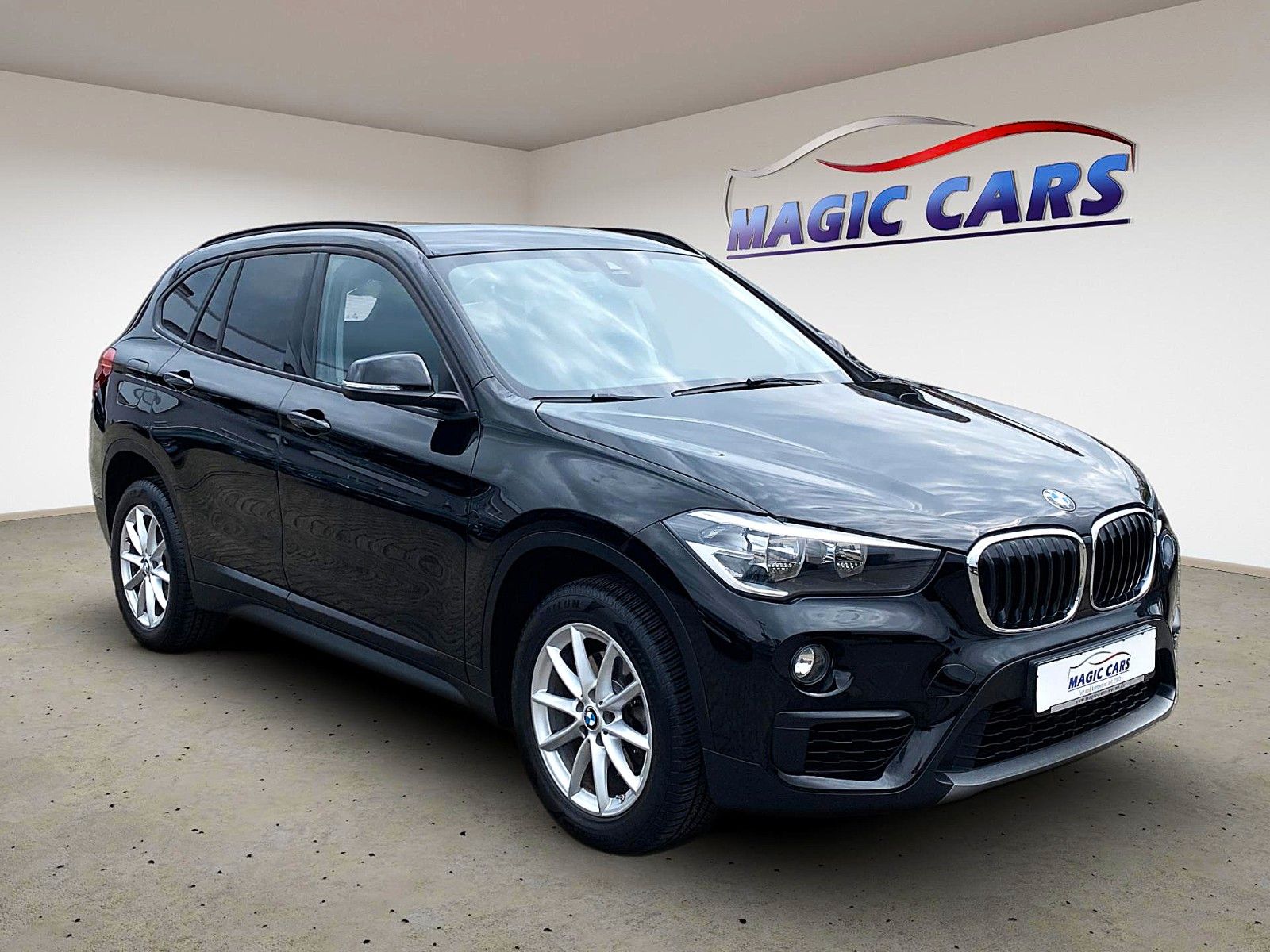Fahrzeugabbildung BMW X1 sDrive18i Aut. Advantage *Navi*PDC*SHZ* - mit KI generiert/bearbeitet