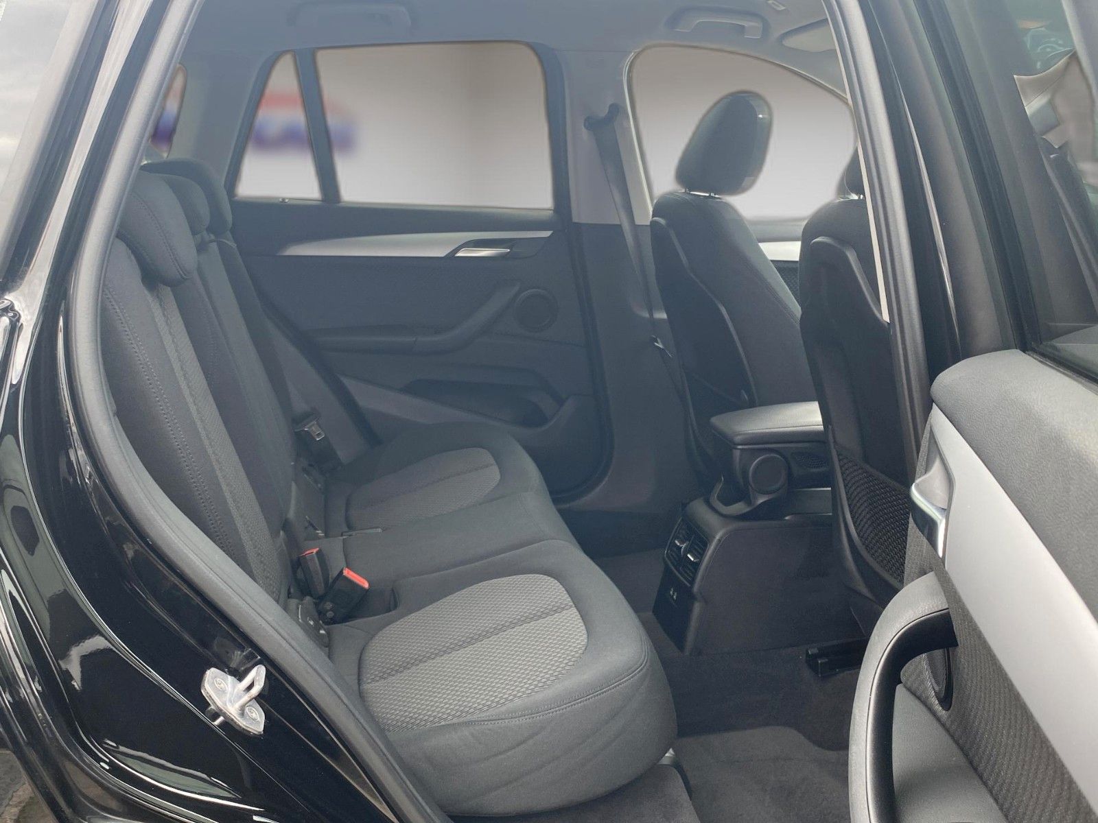 Fahrzeugabbildung BMW X1 sDrive18i Aut. Advantage *Navi*PDC*SHZ* - mit KI generiert/bearbeitet