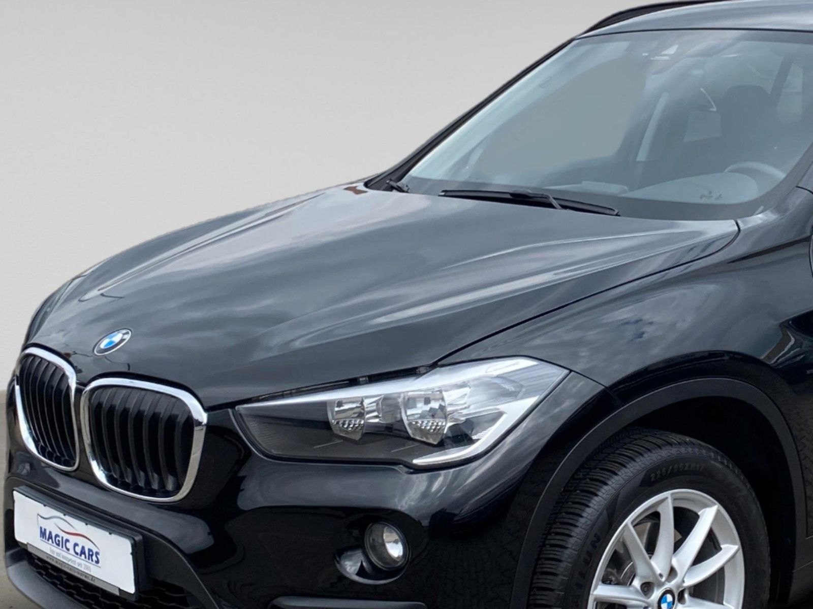 Fahrzeugabbildung BMW X1 sDrive18i Aut. Advantage *Navi*PDC*SHZ* - mit KI generiert/bearbeitet