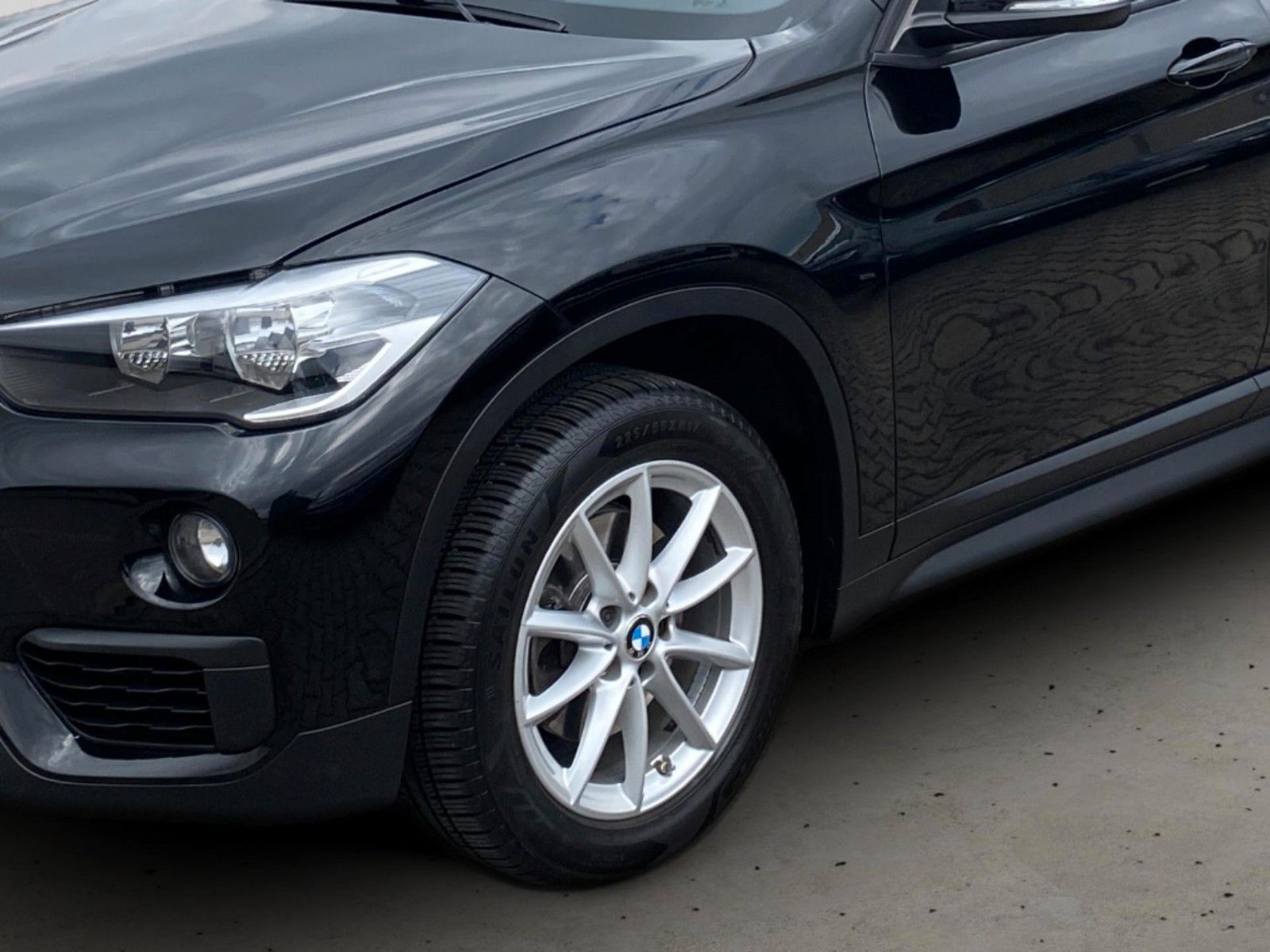 Fahrzeugabbildung BMW X1 sDrive18i Aut. Advantage *Navi*PDC*SHZ* - mit KI generiert/bearbeitet