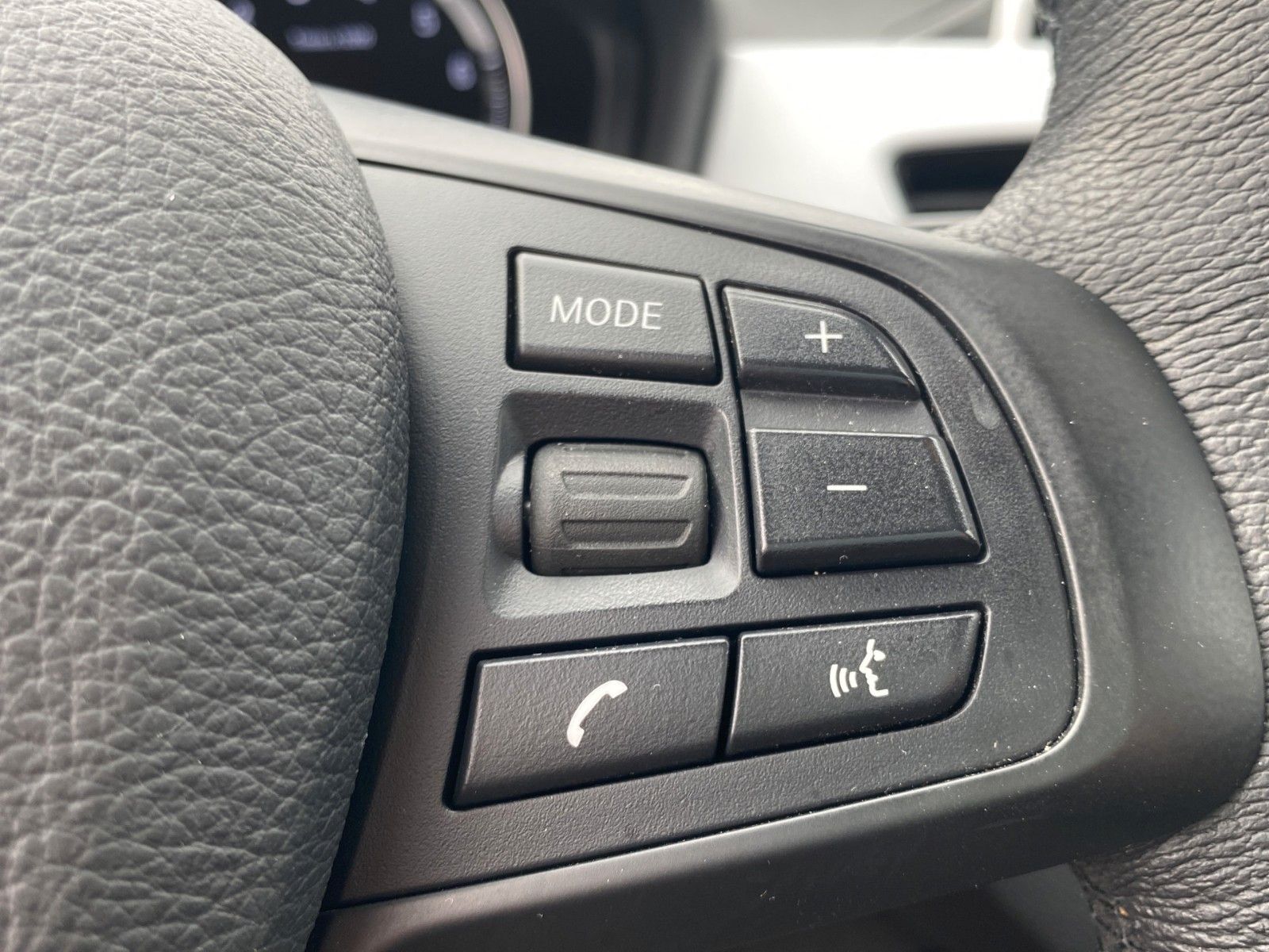 Fahrzeugabbildung BMW X1 sDrive18i Aut. Advantage *Navi*PDC*SHZ* - mit KI generiert/bearbeitet