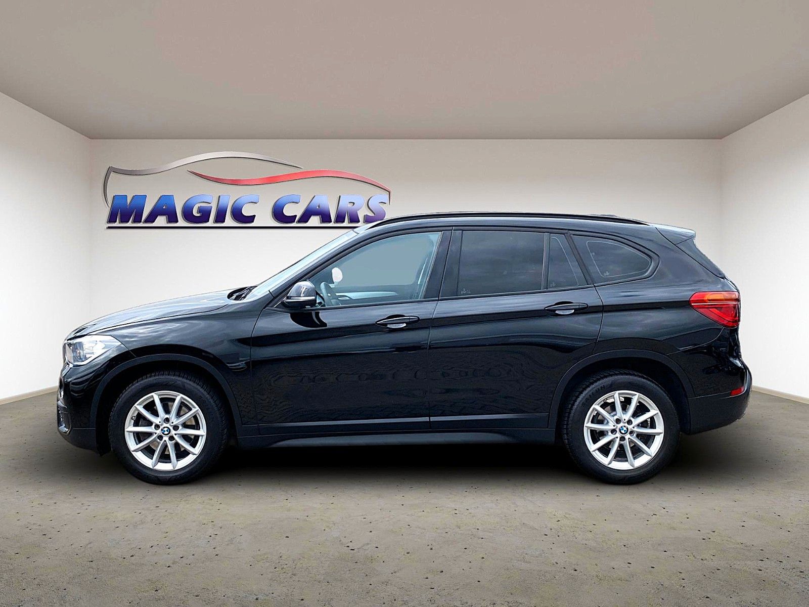Fahrzeugabbildung BMW X1 sDrive18i Aut. Advantage *Navi*PDC*SHZ* - mit KI generiert/bearbeitet