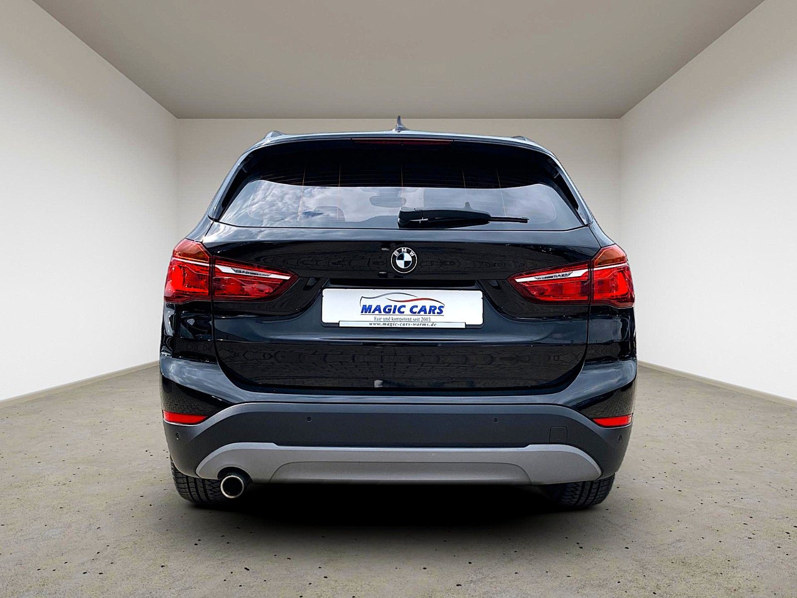 Fahrzeugabbildung BMW X1 sDrive18i Aut. Advantage *Navi*PDC*SHZ* - mit KI generiert/bearbeitet