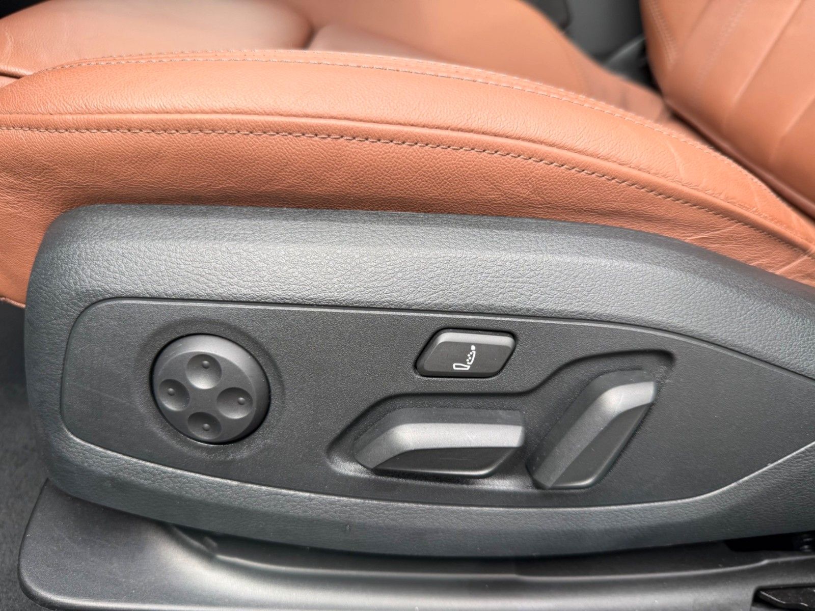Fahrzeugabbildung Audi A5 Sportback 40 TFSI quattro S line *Matrix*B&O* - mit KI generiert/bearbeitet