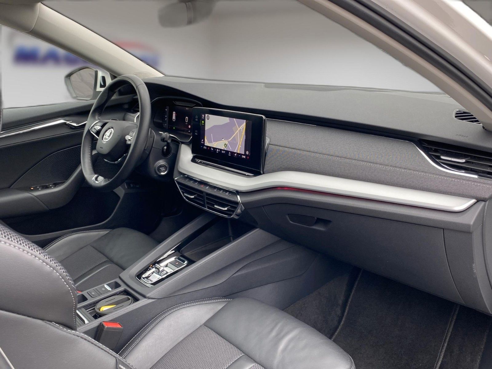 Fahrzeugabbildung SKODA Octavia Combi Selection Plus *Mega-Ausstattung* - mit KI generiert/bearbeitet