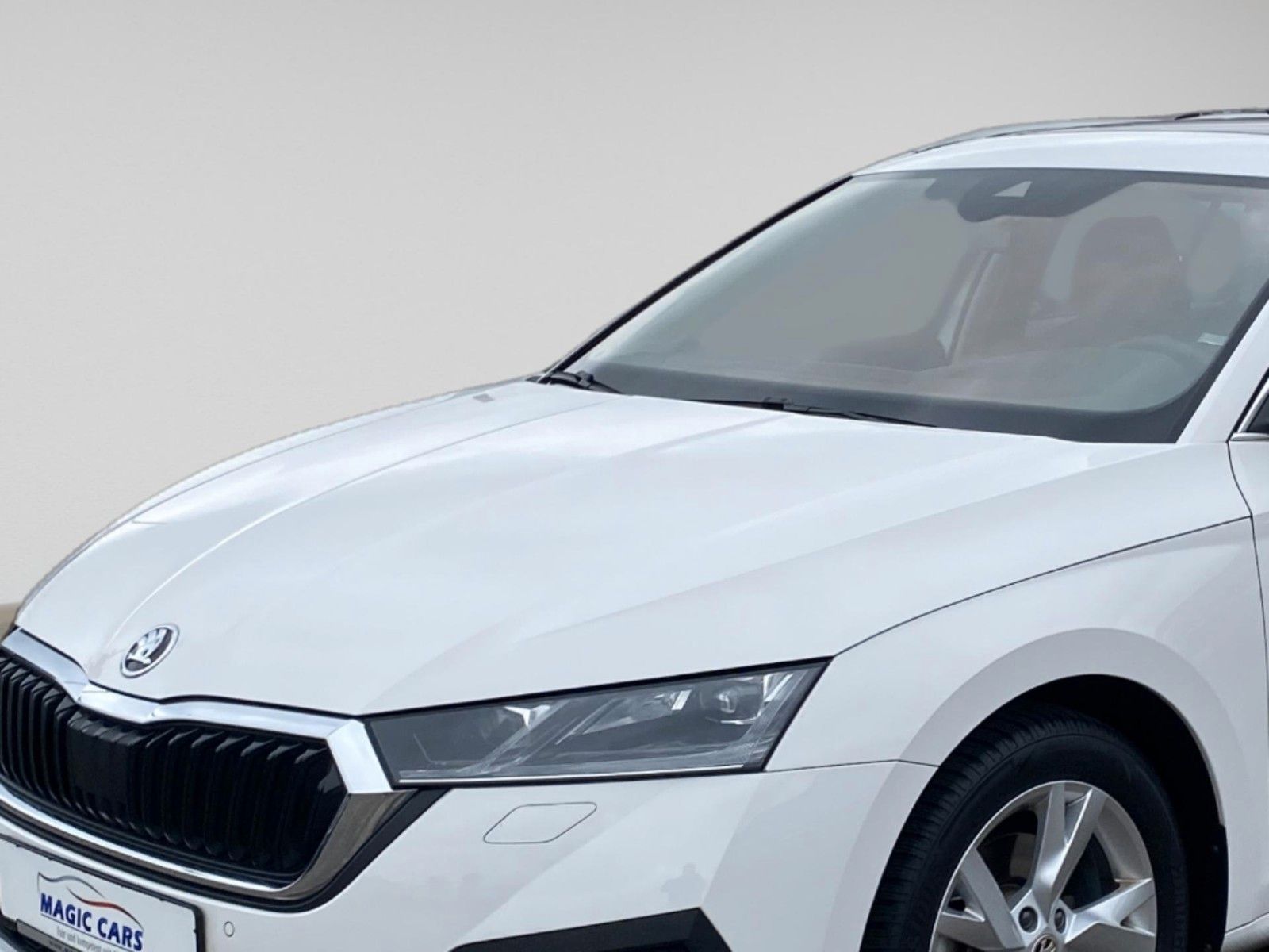 Fahrzeugabbildung SKODA Octavia Combi Selection Plus *Mega-Ausstattung* - mit KI generiert/bearbeitet