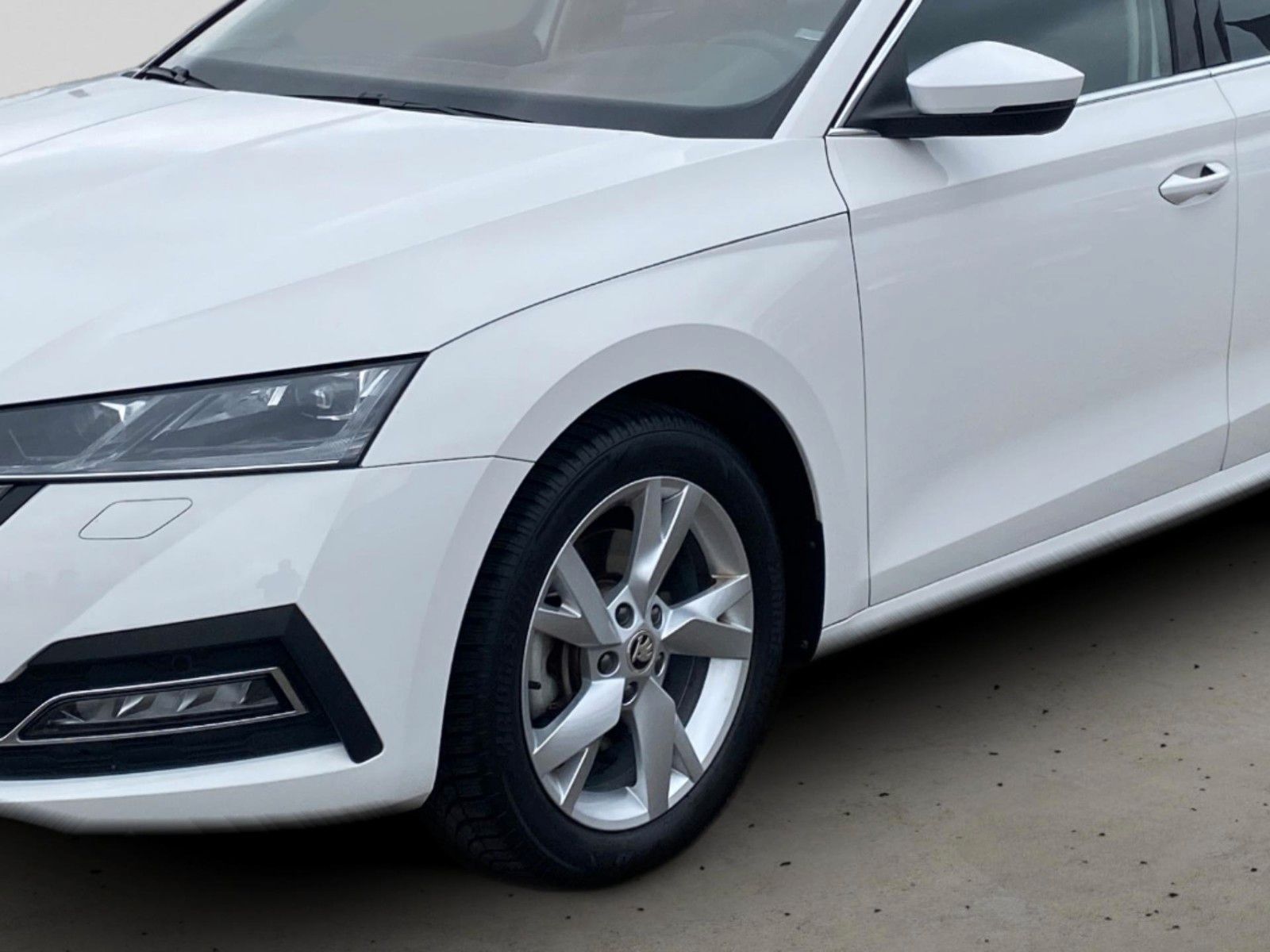 Fahrzeugabbildung SKODA Octavia Combi Selection Plus *Mega-Ausstattung* - mit KI generiert/bearbeitet