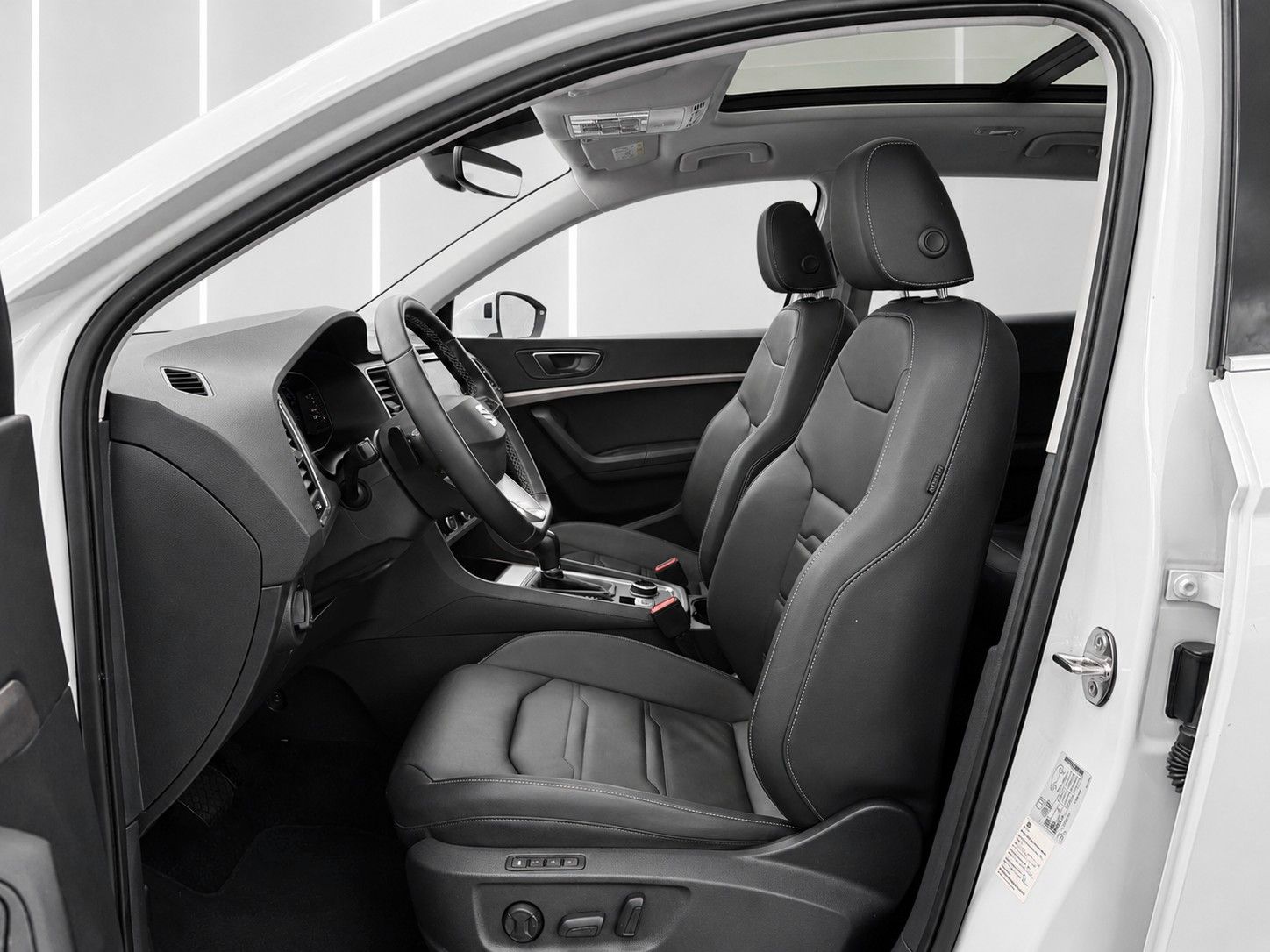 Fahrzeugabbildung SEAT Ateca 2.0 TDI DSG Xperience *LED*AHK*VIRTUAL* - mit KI generiert/bearbeitet