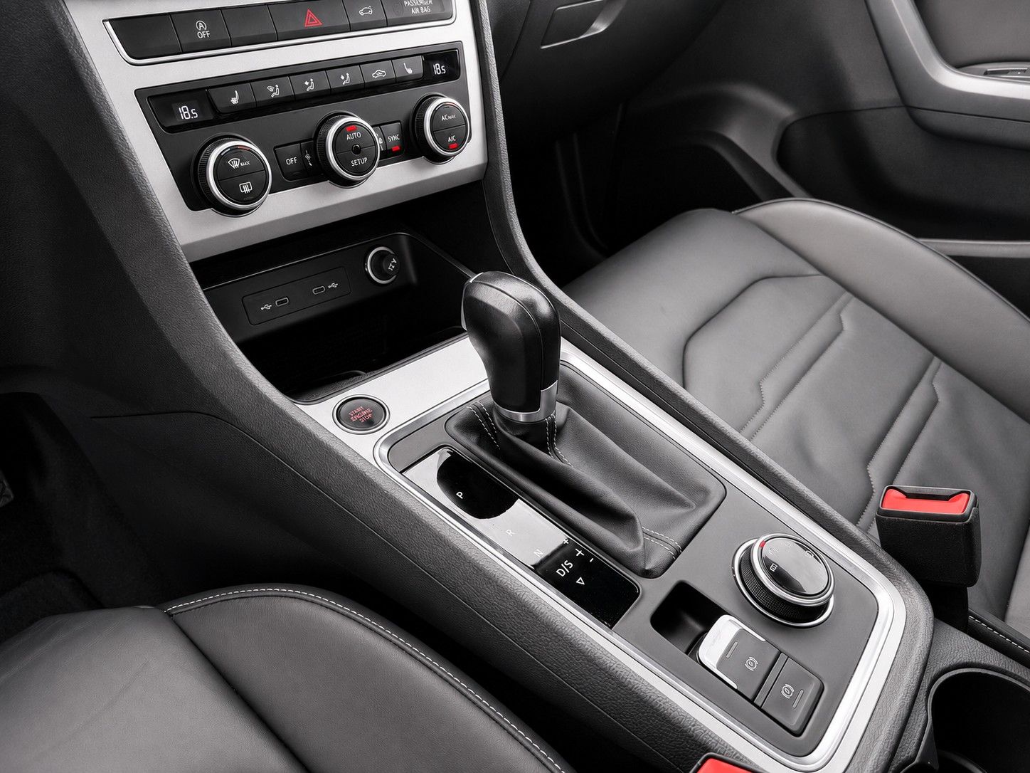 Fahrzeugabbildung SEAT Ateca 2.0 TDI DSG Xperience *LED*AHK*VIRTUAL* - mit KI generiert/bearbeitet
