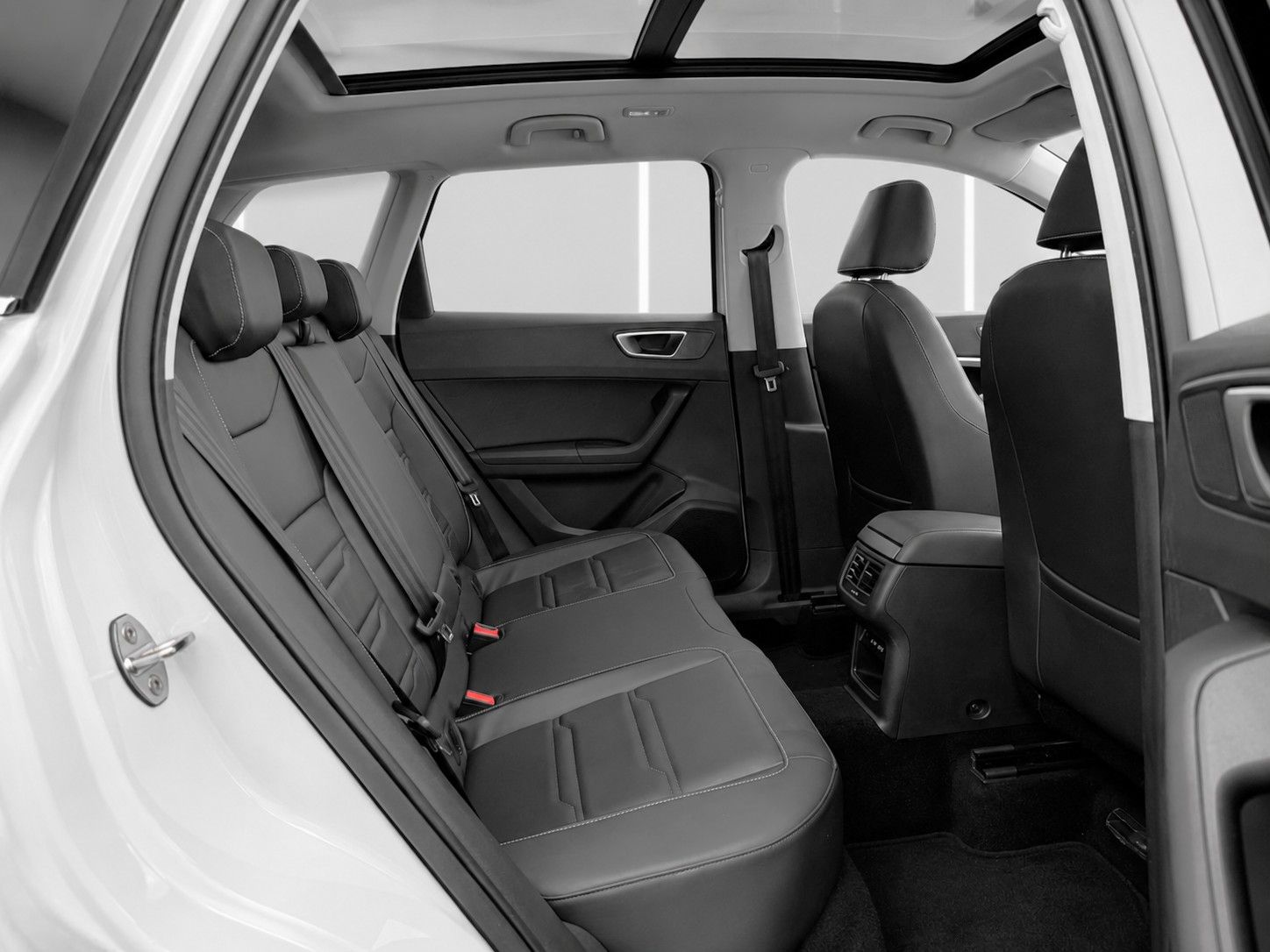 Fahrzeugabbildung SEAT Ateca 2.0 TDI DSG Xperience *LED*AHK*VIRTUAL* - mit KI generiert/bearbeitet