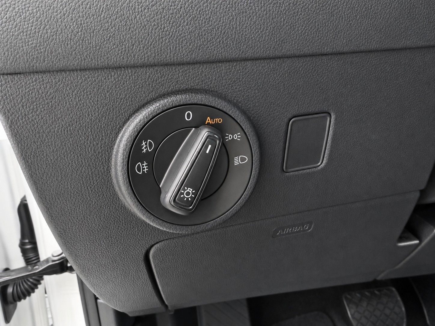 Fahrzeugabbildung SEAT Ateca 2.0 TDI DSG Xperience *LED*AHK*VIRTUAL* - mit KI generiert/bearbeitet