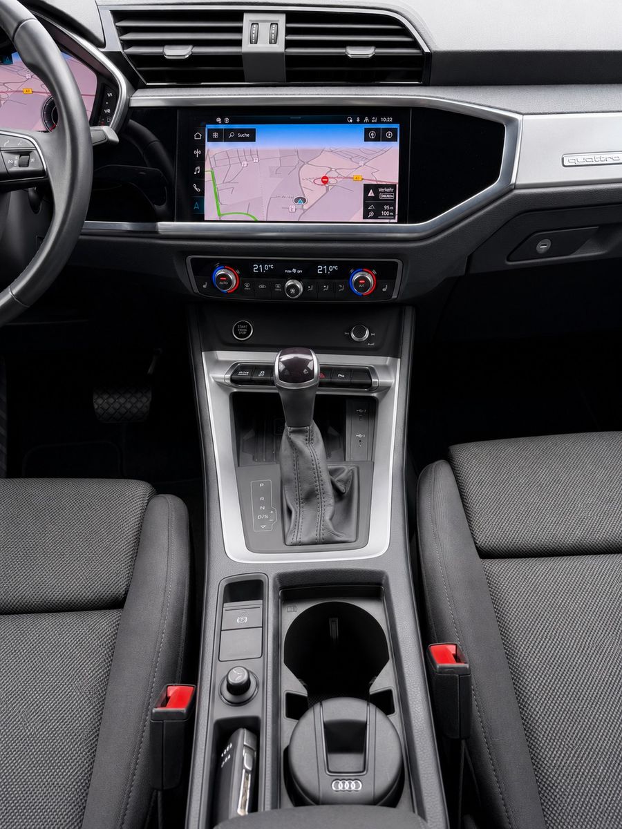 Fahrzeugabbildung Audi Q3 45 TFSI quattro S line *Stand*Virtaul*SONOS* - mit KI generiert/bearbeitet