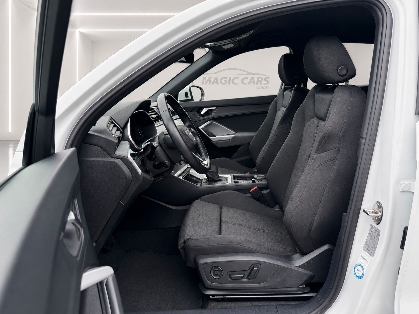 Fahrzeugabbildung Audi Q3 45 TFSI quattro S line *Stand*Virtaul*SONOS* - mit KI generiert/bearbeitet