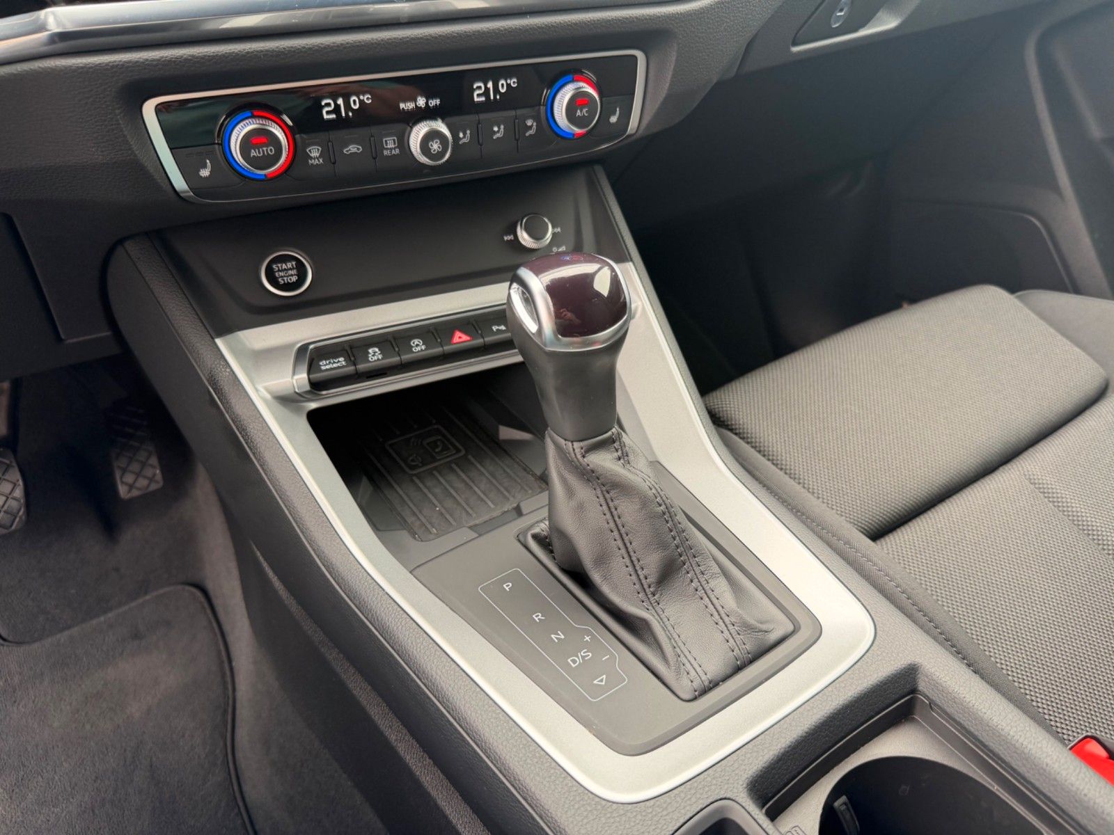 Fahrzeugabbildung Audi Q3 45 TFSI quattro S line *Stand*Virtaul*SONOS* - mit KI generiert/bearbeitet
