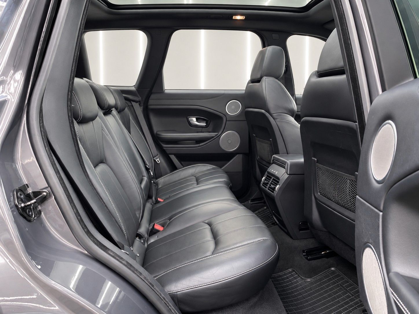 Fahrzeugabbildung Land Rover Range Rover Evoque TD4 Aut. Autobiography *Pano* - mit KI generiert/bearbeitet