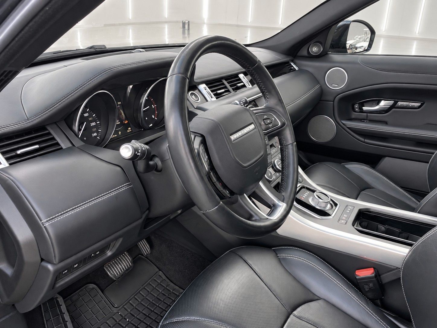 Fahrzeugabbildung Land Rover Range Rover Evoque TD4 Aut. Autobiography *Pano* - mit KI generiert/bearbeitet